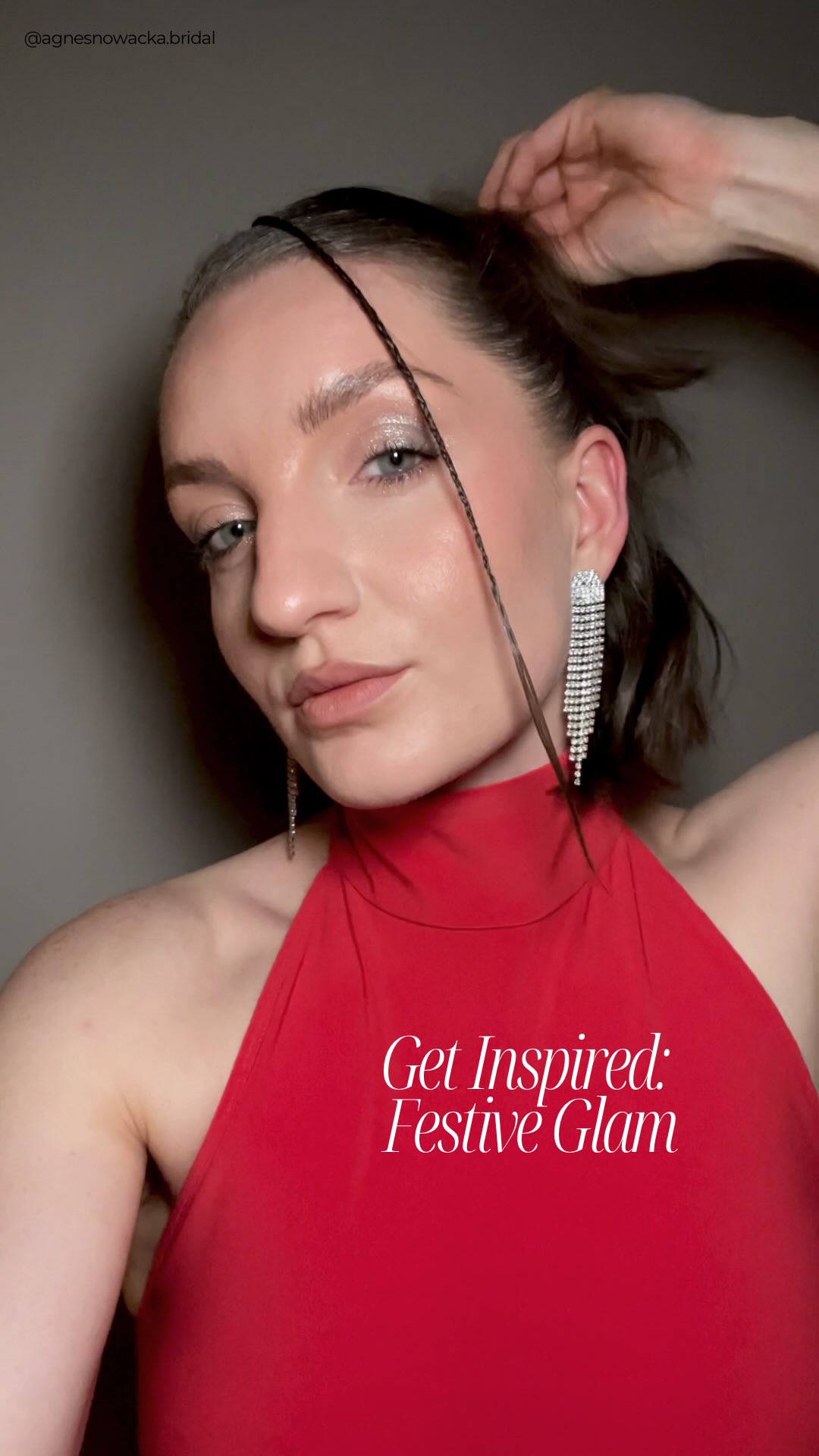 ✨Sparkly eyes, a sleek half-up, and a braided frame… I’m officially in my festive era.
I created this look with Christmas parties 🎉in mind. Something effortless, elegant, and just the right amount of shimmer.
If you’re planning your glam for the season, here’s a little inspiration to get you started.
Save this for your Christmas party mood board 🎄
