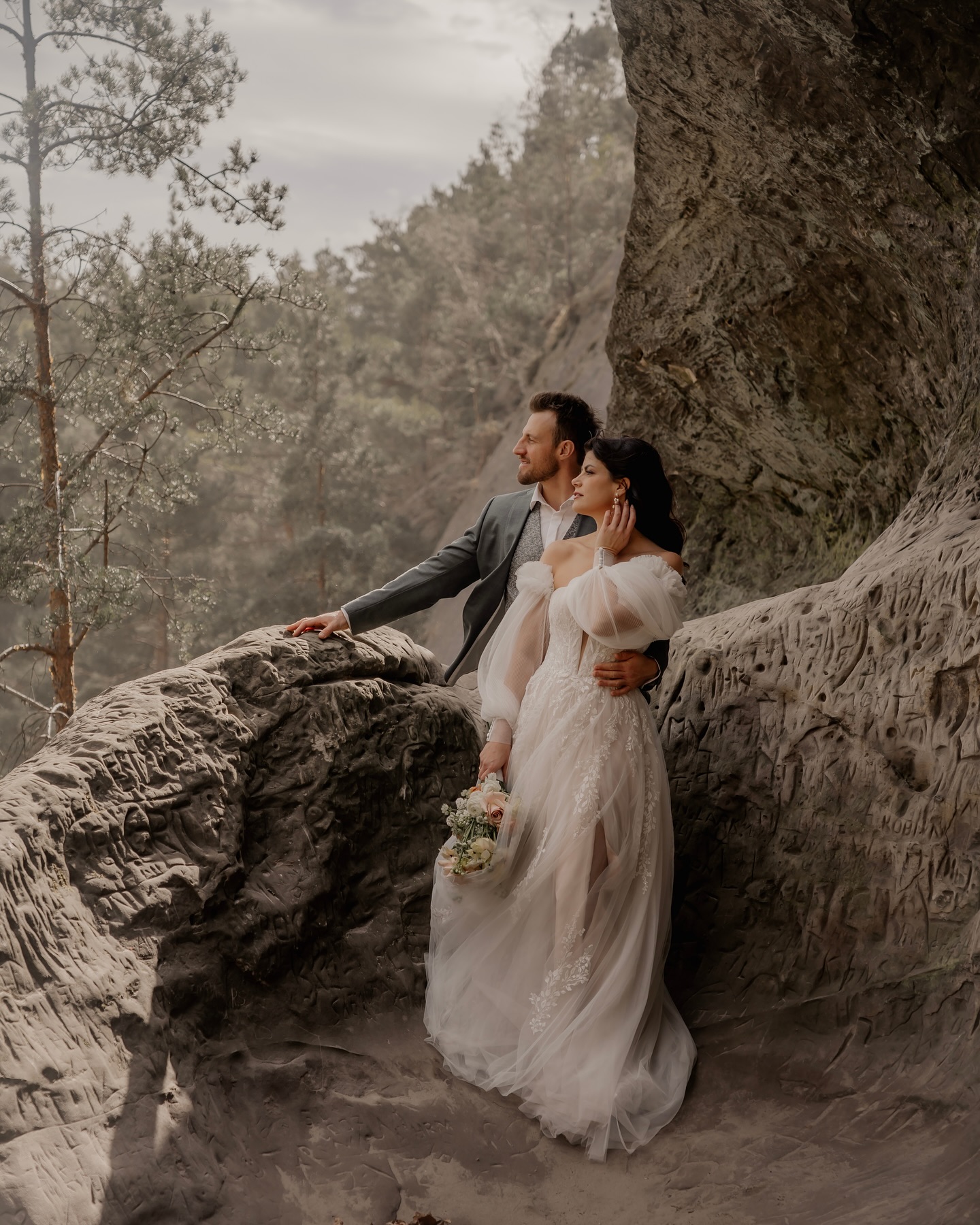 How beautiful to look back on this wonderful shoot in the Harz with these two. I truly love capturing your love in special places…like here, with the wind blowing, a touch of adventure in the air, and a breathtaking landscape that made everything feel magical.✨
What place feels perfect for your story?🤍
#wedding #destinationweddings #destinationelopement #elopmentphotographer #elopementwedding #harz #weddingdress #weddingphotography #inspiration #weddingphotographer