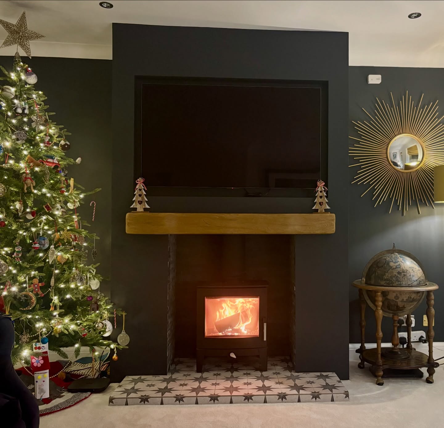 A Christmas Miracle Transformation ➡️ Swipe for the Before! ✨
A magical installation in Chislehurst featuring the Stovax Futura 5 wood-burning stove.
We built a faux chimney breast, installed a tiled hearth and slate chamber, and finished it with a beautiful Geocast beam; creating the perfect cosy centrepiece for the season 🎄🔥
🔥 Expertly supplied & installed by @peppersfireplaces
📍 Chislehurst, Kent | Serving homes across London & the South-East
#PeppersFireplaces #Stovax #WoodBurner #WoodBurningStove #LogBurner #FireplaceInstallation #FireplaceDesign #HomeRenovation #LivingRoomInspo #FireplaceInspo #Chislehurst #KentHomes #HomeImprovement #InteriorDesign #CosyHome #BeforeAndAfter #StoveGoals #FireplaceShowroom #FireplaceMakeover #LuxuryInteriors #EcoFriendly #Bexley #Bexleyheath #Welling #WellingFireplaces #KentFireplace #Kent #Bromley #BexleyVillage #Sidcup