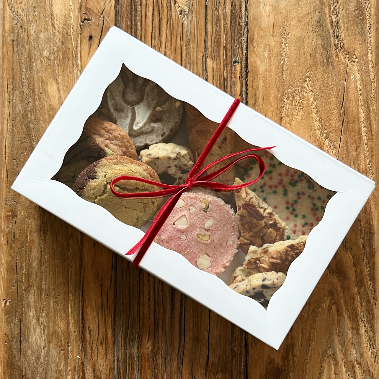 We’ve been busy this week making cookies for our pre ordered boxes and just wanted to say thank you for your orders! They have been a bigger hit then we anticipated and have been so fun to put together. We have two openings for cakes on New Year’s Eve still, if anyone needs a little celebratory treat 🎆