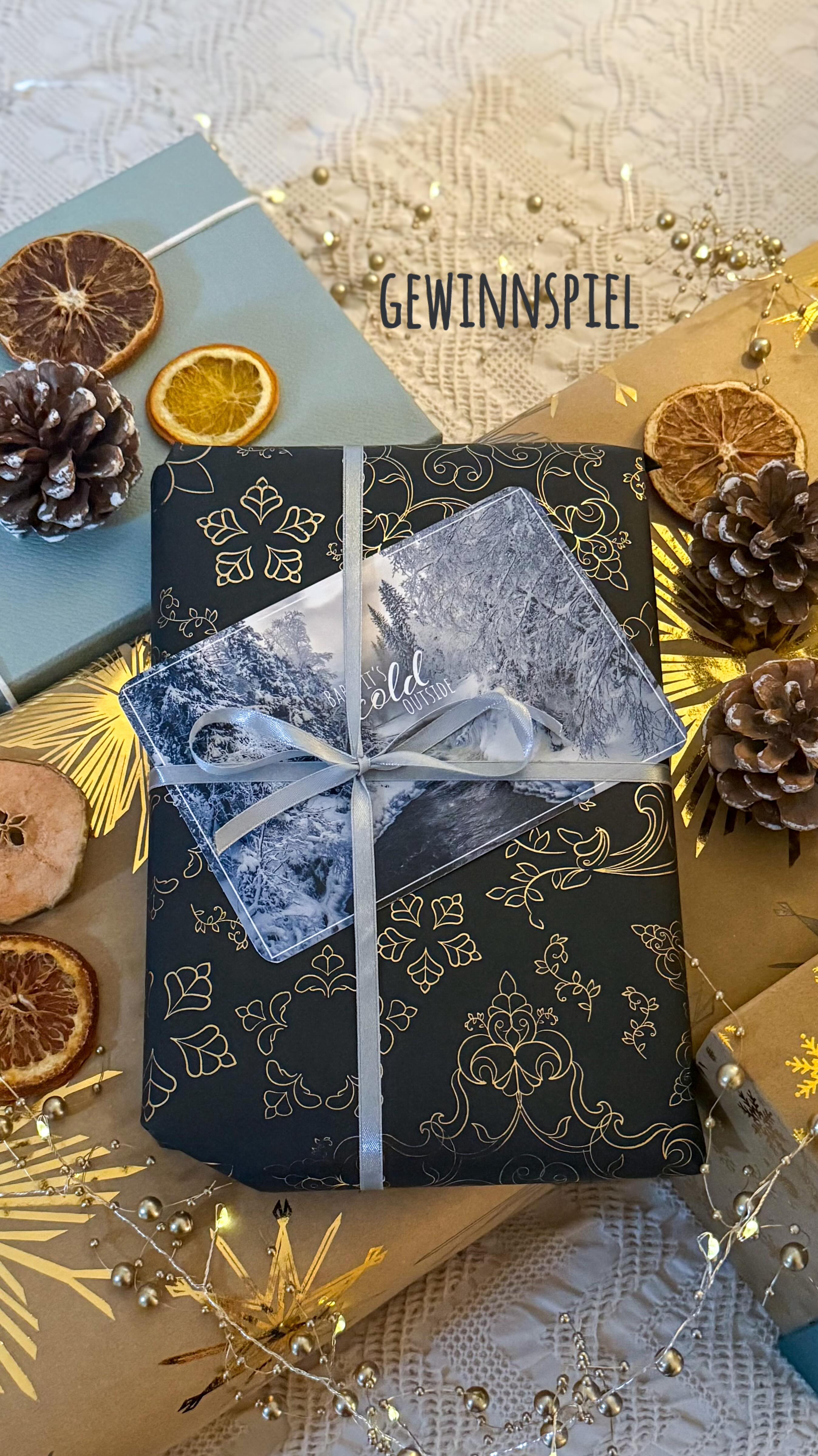 Gewinnspiel ist beendet - Danke an alle fürs Mitspielen. ❤️
.
G i v e a w a y ⭐️ Ich spiele heuer ein bisschen Christkind und verlose drei meiner Geschenkssets inkl. Reiseführer, Notizbuch und winterlichem Kartenset. ❄️ Dabei sein ist ganz easy: Wer mir folgt und mir in einen Kommentar unter diesem Reel sein absolutes Traum-Reiseziel verrät, ist im Lostopf. 😉
.
.
.
Teilnahmebedingungen:
Das Gewinnspiel endet am Dienstag, 16. Dezember, um 20.00 Uhr MEZ. Die Teilnahme erfolgt über das Folgen meiner Instagram-Seite und das Kommentieren dieses Reels. Die GewinnerInnen werden via Zufallsprinzip ermittelt und innerhalb von 24 Stunden via DM benachrichtigt. Teilnahmeberechtigt sind alle Personen, die einen Wohnsitz in Österreich haben und mindestens 18 Jahre alt sind.
Die Aushändigung des Gewinns erfolgt per Postversand auf Kosten des Veranstalters. Ein Umtausch, eine Selbstabholung sowie eine Barauszahlung des Gewinns sind nicht möglich. Die angegebenen Daten werden ausschließlich dazu genutzt, den Gewinn zuzustellen und nicht an Dritte weitergegeben.
Das Gewinnspiel steht in keiner Verbindung zu Instagram und wird von Instagram in keiner Weise organisiert oder unterstützt.
.
.
.
#gewinnspiel #bookstagram #wirsindamnordkapbaby