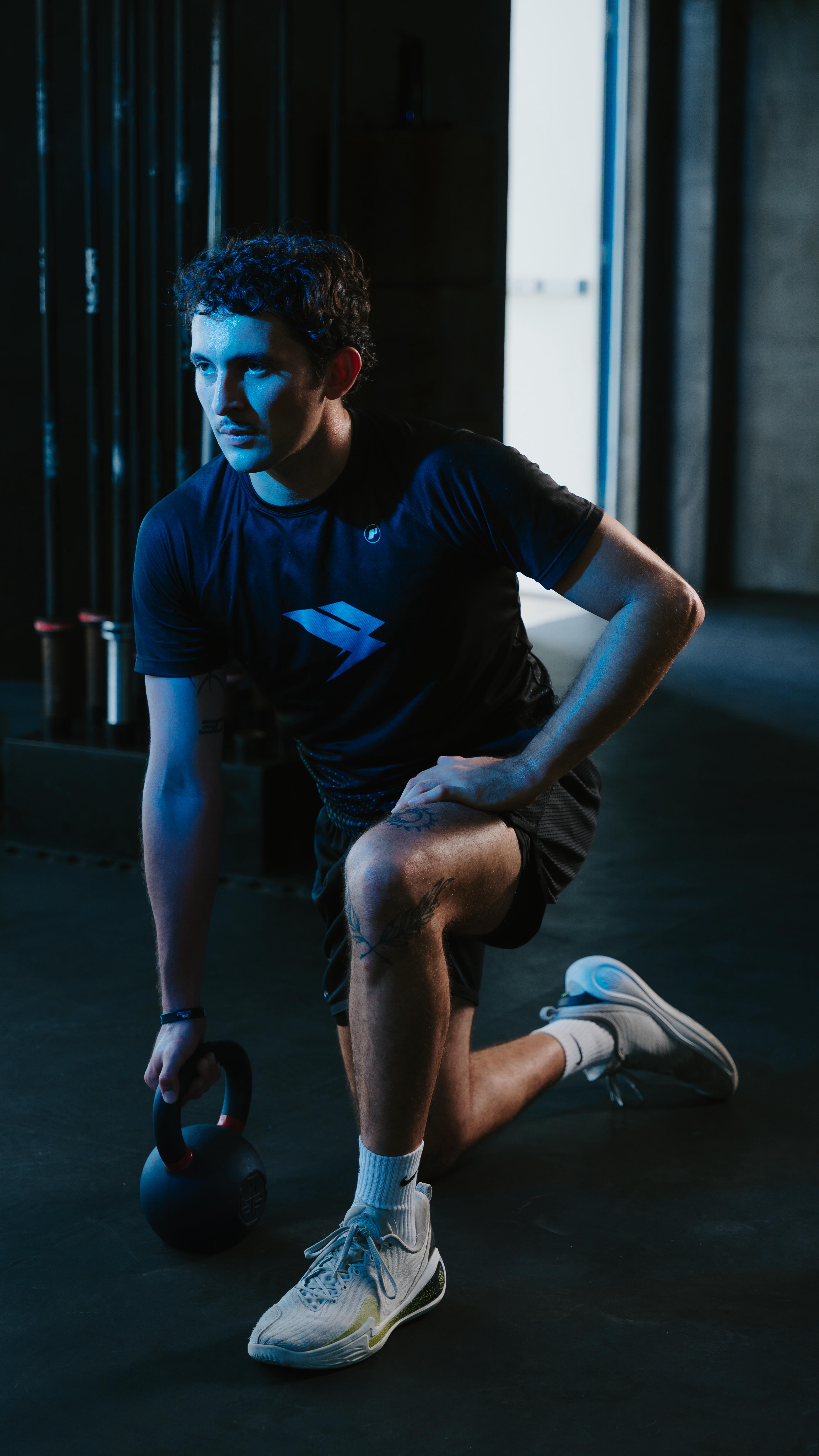 ¿Alguna vez has entrado a un gimnasio y no has sabido ni por dónde empezar? 🙃
La verdad, no hay nada más incómodo que entrenar con dudas. El Team no solo te marcan la rutina; se aseguran de que entiendas la técnica para que entrenes con confianza y, sobre todo, sin miedo a lesionarte. Queremos que te sientas a gusto.