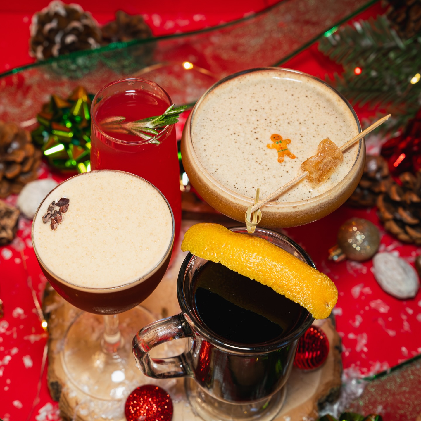 🎄 Whether you’re feeling naughty or nice, we’ve got a drink with your name on it — hot or cold. Our holiday cocktails and coffee drinks are officially live and won’t stick around forever… so come sleigh your cravings while you can!
.
.
.
.
.
#TheCarveryLB, #HolidayCocktails, #FestiveCoffee, #SeasonalSips, #LongBeachEats, #TisTheSeason, #SipSipHooray, #ChristmasMenu, #CoffeeAndCocktails, #DrinkMerry