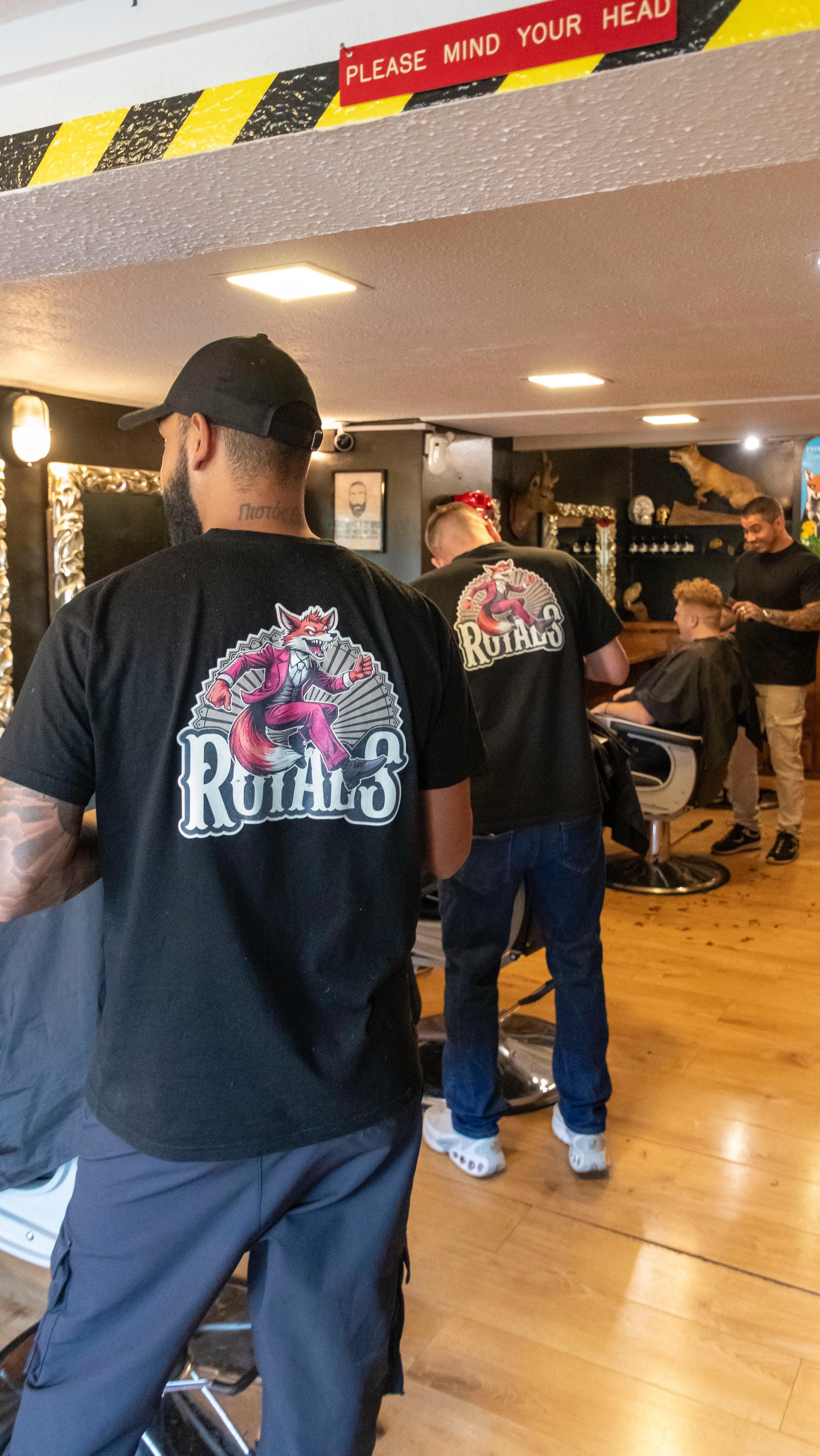 Weekend trims are nearly fully booked! ✂️
Friday: Thiago, Paul & Lucas
Saturday: Lucas & Paul
Grab your slot while you can, don’t miss out!
#royalsbarbershop #barbershoproyals #chippingnorton