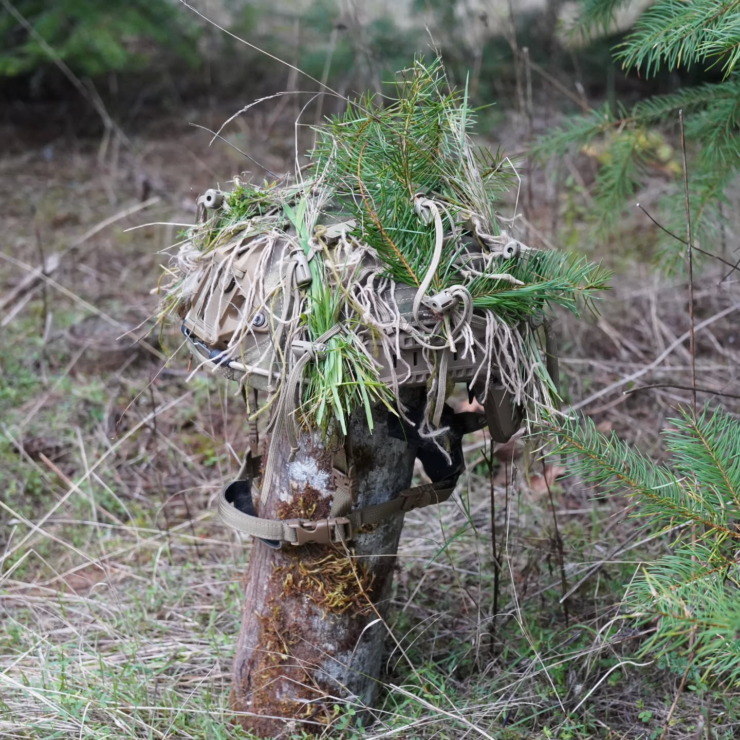 StalkLand Legacy Recce Helmet Cover
Designed to offer the end-user a Ghillie quality concealment solution for their ballistic helmet, the Recce Helmet Cover features:
+ Compatibility with ECH, ACH, IHPS, and Ops-Core Fast high-cut ballistic helmet systems.
+ Para-cord Grid-lattice and qty. 12 Veg-Tie-Cords w/Cord Locks to attach and hold natural foliage in position.
+ Velcro top loop for attachment of IFF capabilities
+ Velcro rear loop section for attachment of Night vision battery packs
+ Allows access to night vision mounts and rail accessories
+ Stretch adjustable fit via Velcro One-Wrap mounting ensures cover remains in place during free fall or rotary-wing high-wind operations.
+57/43 NyCo Extreme IHWCU textile produced by Brookwood Rolled Goods exclusively for Sniper Dynamics.
@tacticalconcealment @mmitextiles @brookwoodcompanies