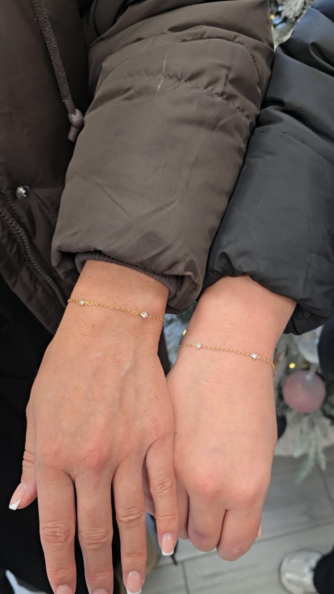 Send this to the leading lady in your life and remind her how much you mean to her♾️🤍
A mother - daughter link isn’t just about the bracelet, it’s about a memory you’ll hold together, forever✨
Dainty chains, gentle welds, shared smiles… that’s the magic of Links By Jemma Elizabeth.
Tap the link in bio to secure your slot and get your forever jewellery for your forever bond | Based at @jemmaelizabethbeauty 💍
See you soon! Xx