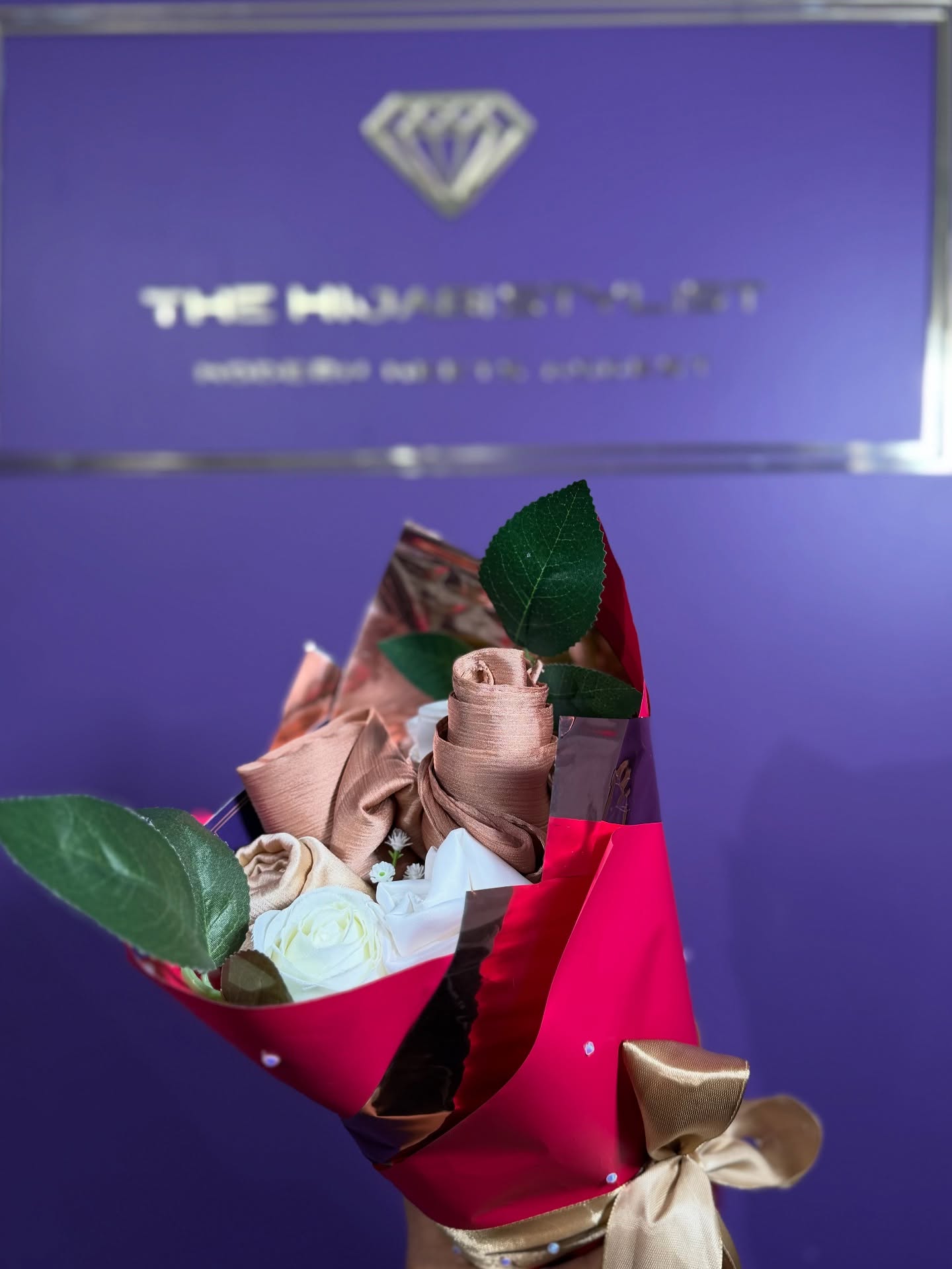 Them: “Hey Google, what’s a gift any Hijabi would love, lasts forever and they probably never received before”
Google: “Check out The Hijabi Stylist”
#modestfashion #bouquet #hijabbouquet #forher #giftidea #forever #hijab #hijabj #hijabtutorial #modesty #gifted #florals #muslimah #muslimahgifts #contentcreator