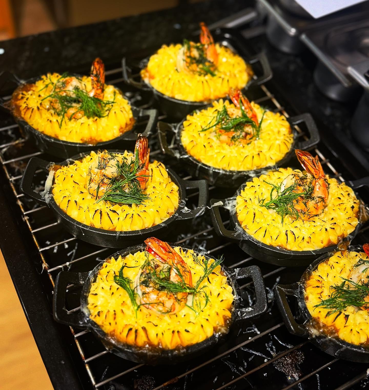 Winter Private Dinner Menu ❄️
Local Produce - In Season - Intense Flavour
📸 Tiger Prawn & Crab Pot Pie
Lobster Bisque - Pea Purée - Gruyére Cheese
🐟 @thepescatarianlimited
DM FOR INQUIRIES
☎️ 07939130444
🌎 www.chefchrislaurie.com
✉️ Chefchrislaurie@gmail.com
#Essex #Southendonsea #leighonsea #privatechef #chef #Chelmsford #Colchester #Braintree #tastingmenu #privatedining #Essexfood #Essexprivatechef #privatediningessex #essexbusiness #billericay #romford #Essexfoodie #Essexfood