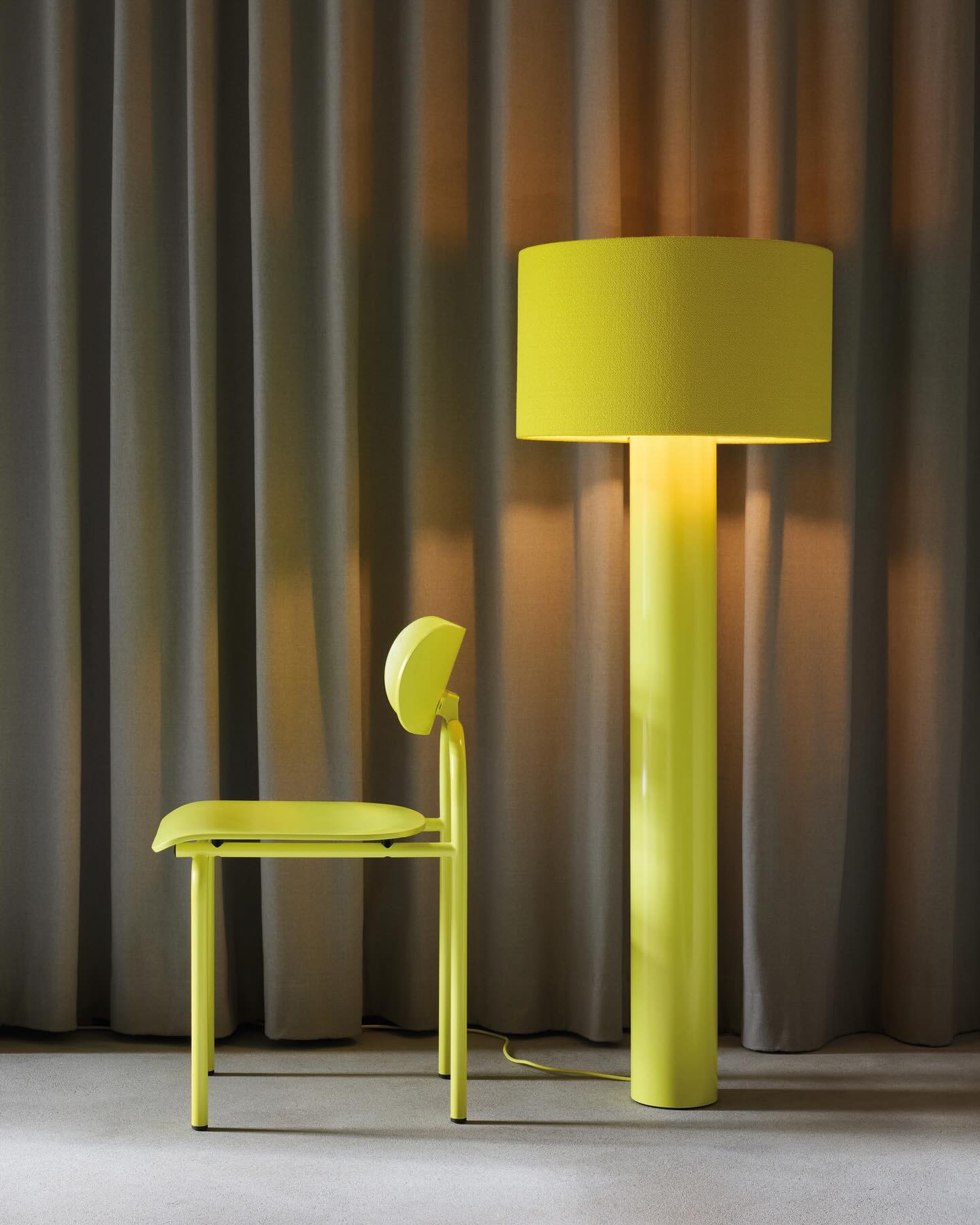 DOUBLE U Chair & ALL ROUND Tall lamp
Let the sunshine in 💛
Photo @anne_deppe