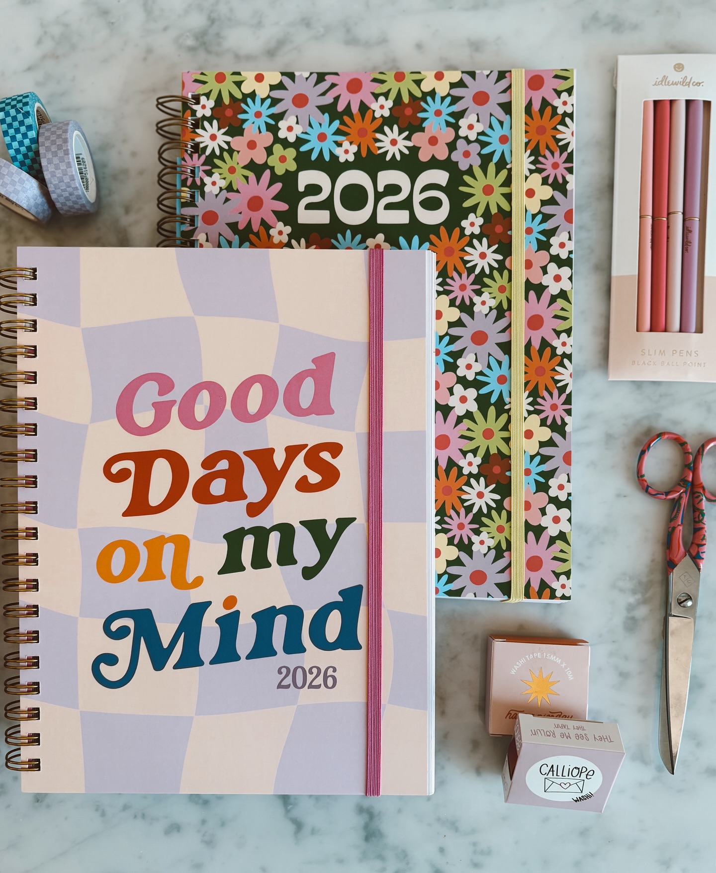 This planner is an absolute must!💜🩷 From Monthly calendar grids, weekly spreads, Habit trackers, Dream boards, and so much more! You will love it!!