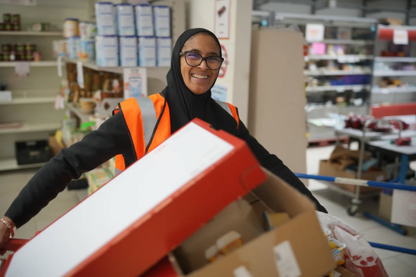 Ă Oasis dâAmour, on donne du temps,
Une heure, un matin, un petit moment.
On trie, on accueille, on remplit les rayons,
On tisse du lien, on partage des sourires au fil des saisons.â
Chaque geste compte, quâil soit grand ou petit,
Pour les familles du quartier, cela change la vie.â
Envie de rejoindre lâĂ©quipe de bĂ©nĂ©voles Ă VaulxâenâVelin ?
Ăcrivezânous, votre prĂ©sence a dĂ©jĂ du sens.
đ© Ăcrivezânous en message privĂ©
đ§ benevolat@oasis-damour.com
đ 06 86 04 00 03
#VaulxEnVelin #bron #lyon #villeurbanne #meyzieu #decines #AideAlimentaire #aide #Solidarité #solidaire