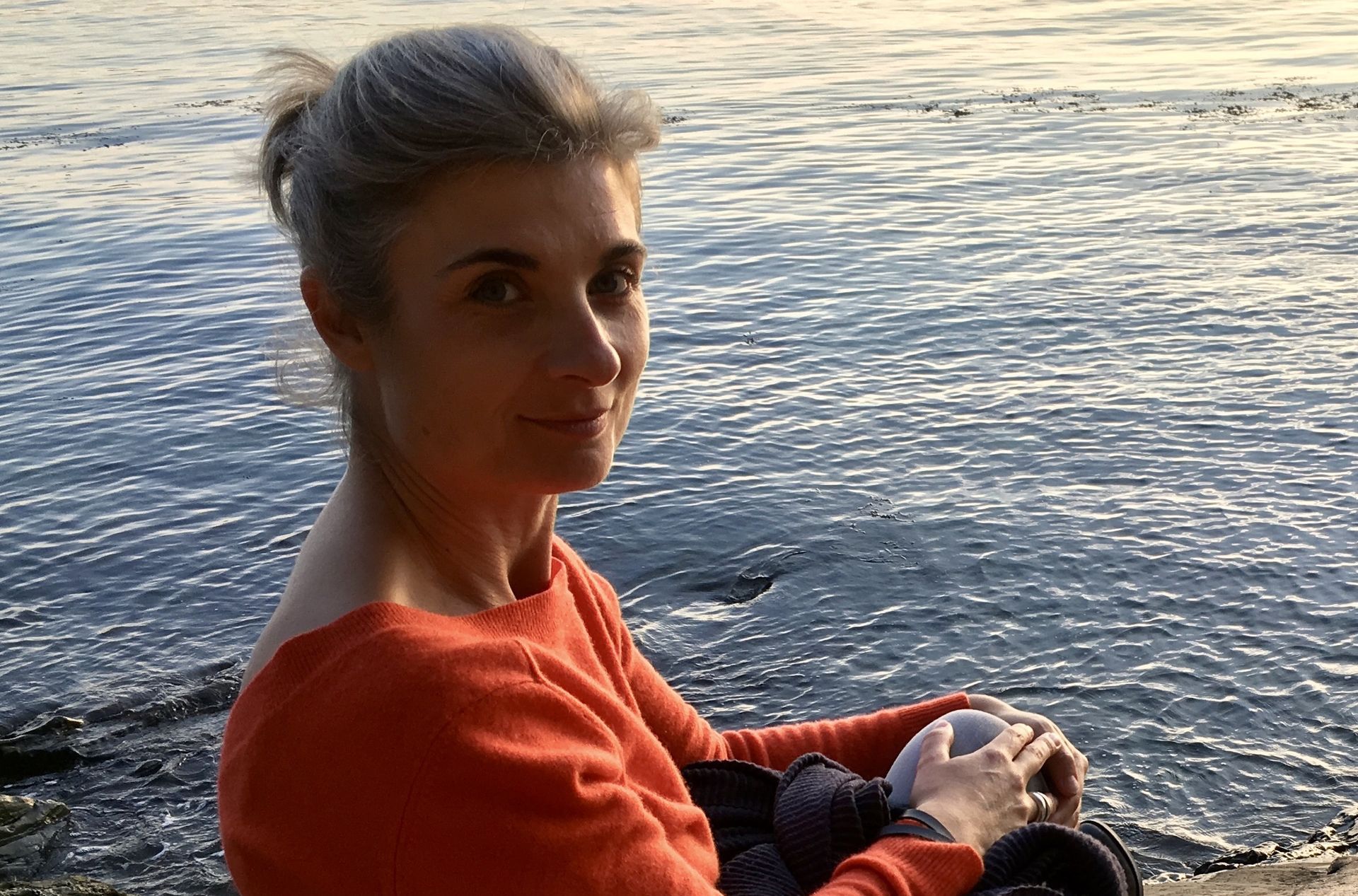 Portrait formatrice ! 📢
Frédérique a rejoint notre équipe il y a plus de 2 ans et accompagne les agents dans le développement de leurs compétences professionnelles, que ce soit en communication non violente, en gestion du temps et des priorités, ou encore en organisation personnelle.
Passionnée par le potentiel humain, elle s’appuie sur la psychologie positive, le coaching et la facilitation pour concevoir des interventions concrètes et adaptées aux besoins de chaque participant. Son objectif : aider chacun à optimiser ses ressources, ses apprentissages et ses pratiques professionnelles.
Ces jours-ci, Frédérique intervient auprès d’agents dans le cadre de sessions mêlant méthodes actives, outils concrets et échanges entre pairs, pour des résultats durables et immédiatement applicables sur le terrain.
Nous sommes fiers de compter sur son expertise et son engagement. Un grand bravo et merci, Frédérique ! 👏
Découvrez l’ensemble de nos formations sur notre site 👉 https://www.gcrorganisation.com/
#formation #communicationnonviolente #gestiondutemps #organisation #coaching #psychologiepositive #accompagnement #efficacitéprofessionnelle #formationprofessionnelle