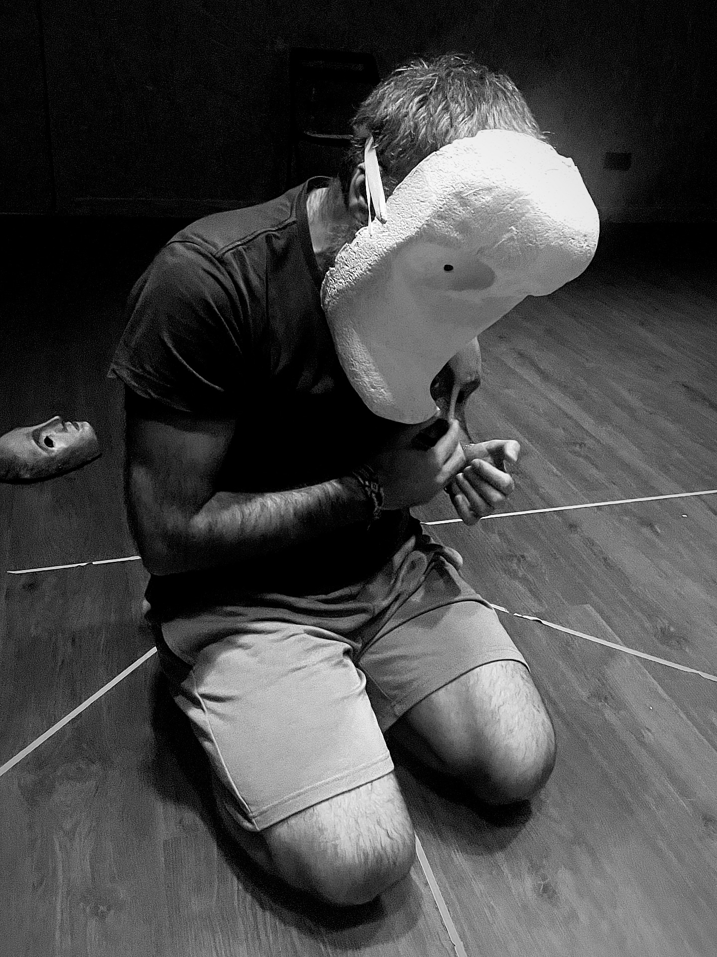 MÁSCARAS LARVARIAS 🐛
Cambiar de una máscara a otra es descubrir un ser distinto✨
Nace una forma diferente de sentir,
como si cada una escondiera un pequeño universo que se revela solo cuando la dejas habitar en ti 🦋