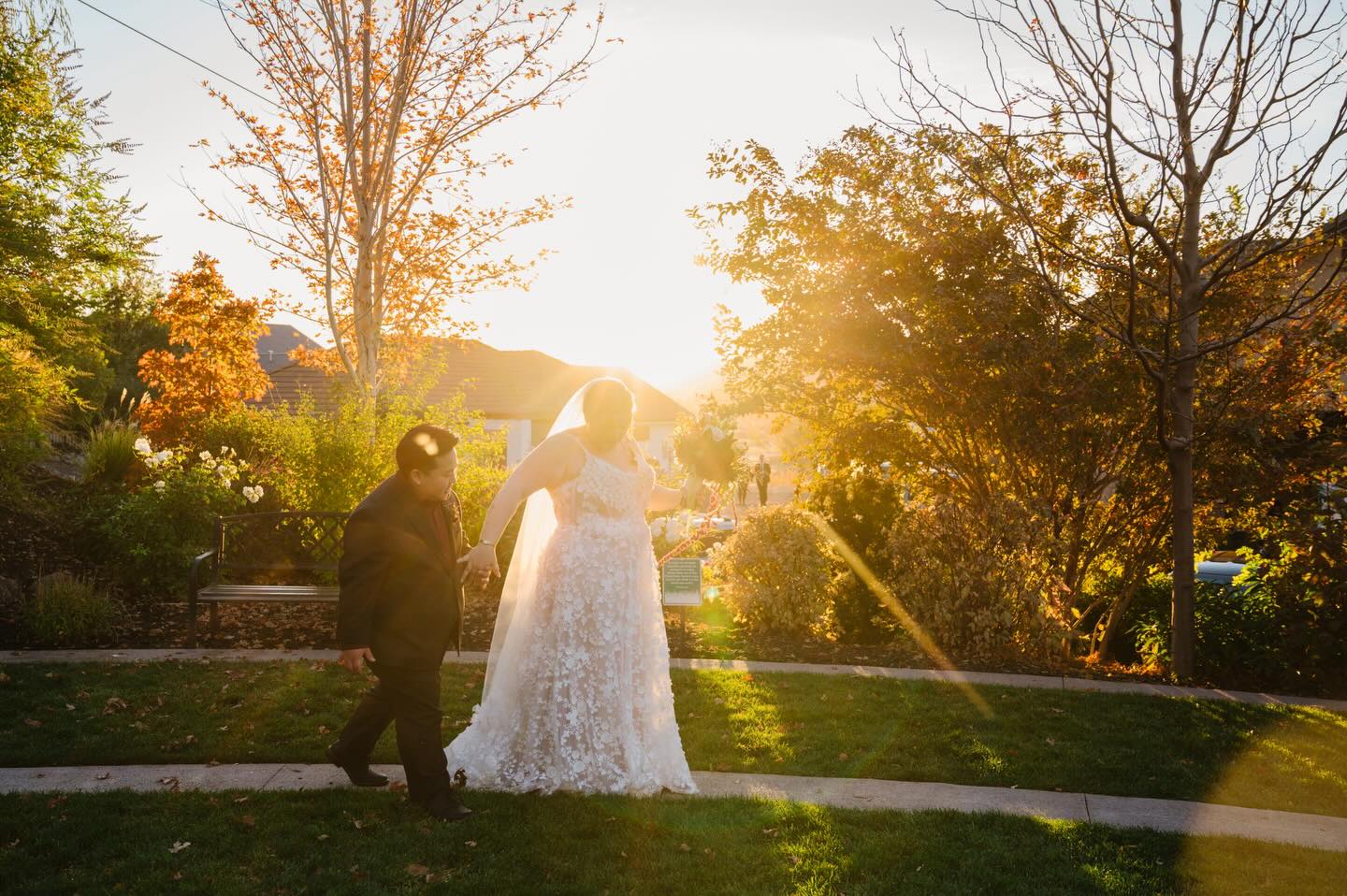 Love is in the air 💞 We were so happy to celebrate Matt + Liz and their start to happily ever after!
.
.
Photography: @jamileavitt
Venue: @thespringsweddingsandevents
Makeup: @beautyby_alliej
Hair: @bridalhairbybrooke
Rentals: @swoonvintagerentalco
Design+Planning+Decor+Florals: @poppylaneevents_st.george
.
.
#fallwedding#stgeorgeweddingplanner #wedding #poppylaneevents
#southernutahweddingplanner #zionweddingplanner #utahwedding