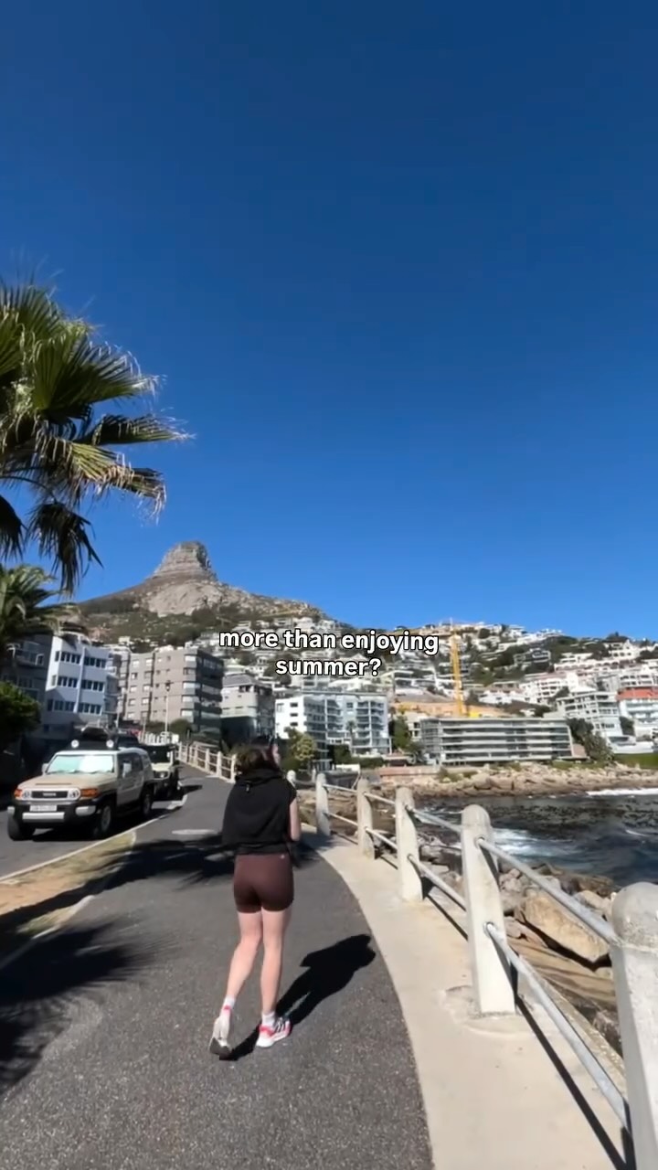 “I want to be skinny SO bad.” 👀
I think many of us have had that moment.
That tunnel-vision goal where being smaller feels like the only thing that matters.
⚡️YOU don’t have to shrink your life to change your body. ⚡️
Wanting to feel confident is not the problem.
Wanting to improve your health is not the problem.
Wanting to feel good in your skin is not the problem.
The problem is when the goal becomes everything.
When it steals joy.
When it makes you obsessed, tired, restricted, or disconnected from life.
You’re allowed to have goals.
You’re allowed to want progress, body recomposition, strength, performance.
But you’re also allowed to enjoy food, memories, weekends, travel, connection, life
Both can exist and they should. 💛
If you’re ready for a way of eating that supports your goals and your life, DM me FUEL.👏