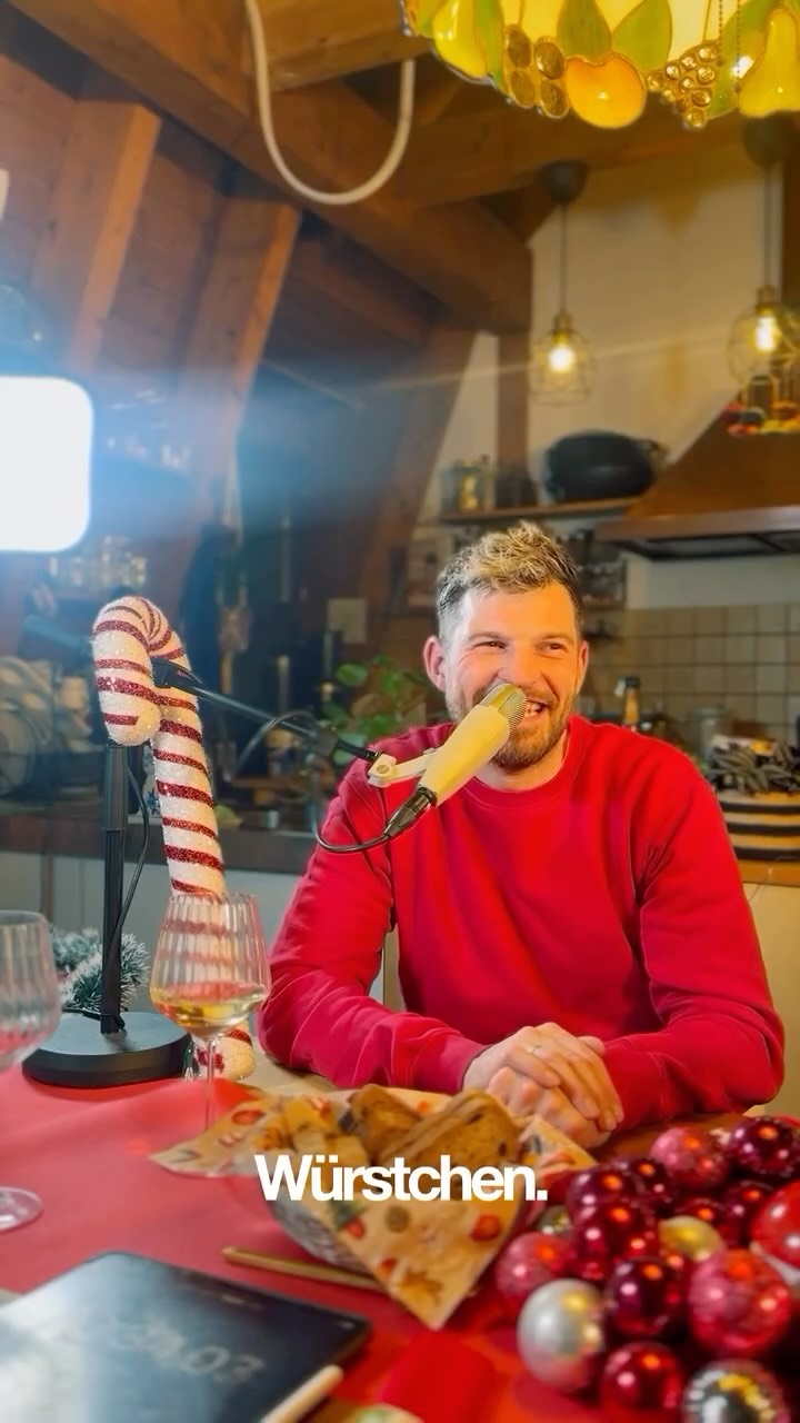 Türchen Nr.10
Christoph wird ein riesen großer Wunsch erfüllt! Und das schon vor Weihnachten! GUDE LEUDE erzählen eine Ein-Wort-Geschichte. ABER schafft Chrizzle es wohl, genau das EINE Wort zu sagen?
😱😁
🎄GUDE LEUDE GUDE WEIHNACHT🎄
Am 23.12. im @senftoepfchen_theater 😁
Ein paar Restkarten gibt es noch - seid dabei!❤️
#gudeleude #gudeleudeimpro #gudeleudegudeshow #improcomedy #improtheater #gudeshow #gudeleudegudeweihnacht #gudeleudeadventskalender #guderadventskalender