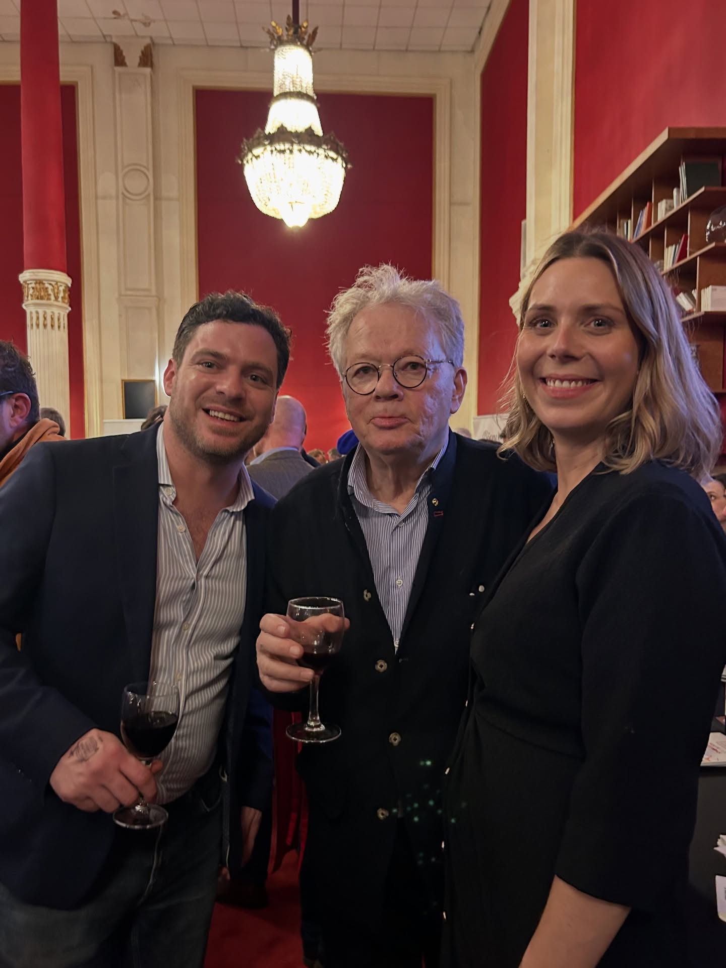 Un grand merci à @gillespudlo pour cette belle remise des trophées du guide des Bistrots 2026 🏆
Nous vous attendons à nouveau, avec plaisir Chez Marguerite !
#paris #onmytable #terrasse #restaurantsparis #bonneadresseparis #parisfood #terrasseparisienne #frenchfoodlovers #restaurantparisien #eatparis #instafood #parisjetaime #chezmargueriteparis #bouillonparisien