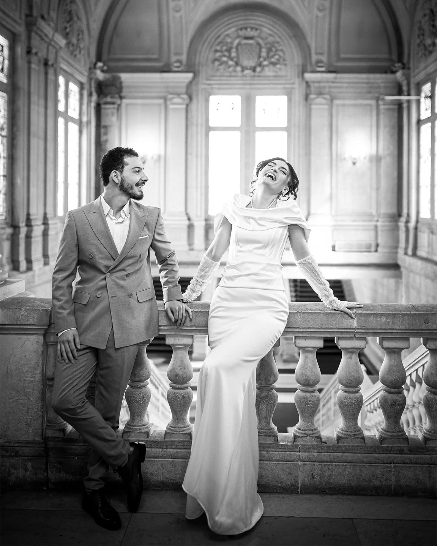 🌟 Voici un Mariage Inoubliable lors d'une belle journée de septembre au Manoir des Cygnes..
Après le mariage civil, c’était le grand jour pour Shaï et Eden, le dernier de la famille à se dire oui 💫
J'avais déjà photographié le mariages des 2 grandes sœurs et je retrouvais la famille au complet..
Cette fois-ci , c’était pour moi comme une réunion de famille ❤️
On a partagé des rigolades, beaucoup d'émotions et j'ai glissé quelques petites blagues pourries dont moi seul ait le secret 😁
Cette journée a été remplie de moments émouvants, pendant les préparatifs & à la houppa mais la soirée a été absolument incroyable! L’orchestre de clément, Brother Orchestra a enflammé la piste de danse, et la lumière a créé une ambiance magique ✨
J'étais tellement pris dans l’ambiance, que j’ai fini par danser avec la famille, les parents, les mariés ... Je faisais partie de la famille 😂
Merci à Shaï et Eden pour cette journée magique et comme promis, à très bientôt pour un petit gueuleton, je vous aime fort 💖
📸 @ericc.wedding
🎥 @mcimage_cinematographer
🎙️ @clement.meyer
🏯 @le_manoir_des_cygnes
🍽️ @lunatraiteur
👰 @eden_nakache
🤵♂️ @shaitemime17
#photographedemariageparis
#photodemariage
#photographemariagejuif
#editorialphotography