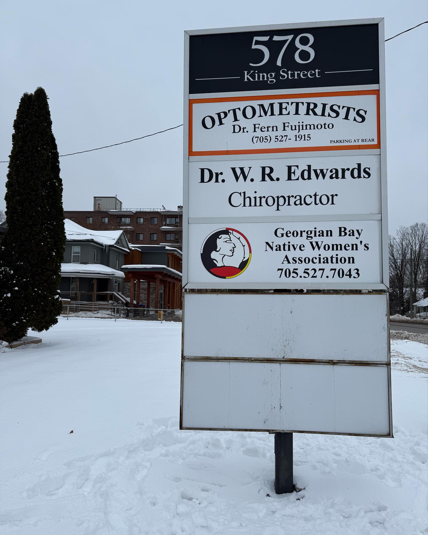 We keep the signs straight; they keep the spines straight. 📐✨
#signage #signs #midlandontario