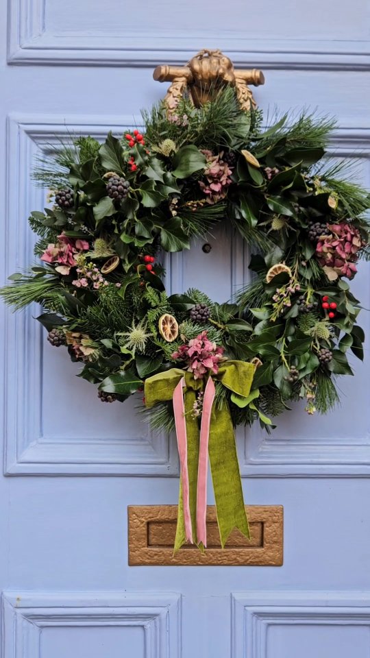 It really is the most wonderful time of the year!
Thank you so much to the lovely women who joined us for our last event of the year at Brenley Wine in Faversham.
We began with gentle yoga to ease into the day, then wandered through the vineyards and orchards, foraging a few extra bits for our wreaths. After the walk, homemade winter soup, ginger cake, and a glass of Brenley fizz hit the spot.
Wreath-making brought out everyone’s creativity, and we finished with a lovely wine tasting hosted by Jules, plus some tasty grazing pots. Before heading home, everyone grabbed a goodie bag filled with local treats.
As ever, Brenley Wine was a perfect location, and felt so festive and cosy.
♡
Nel&Lauren