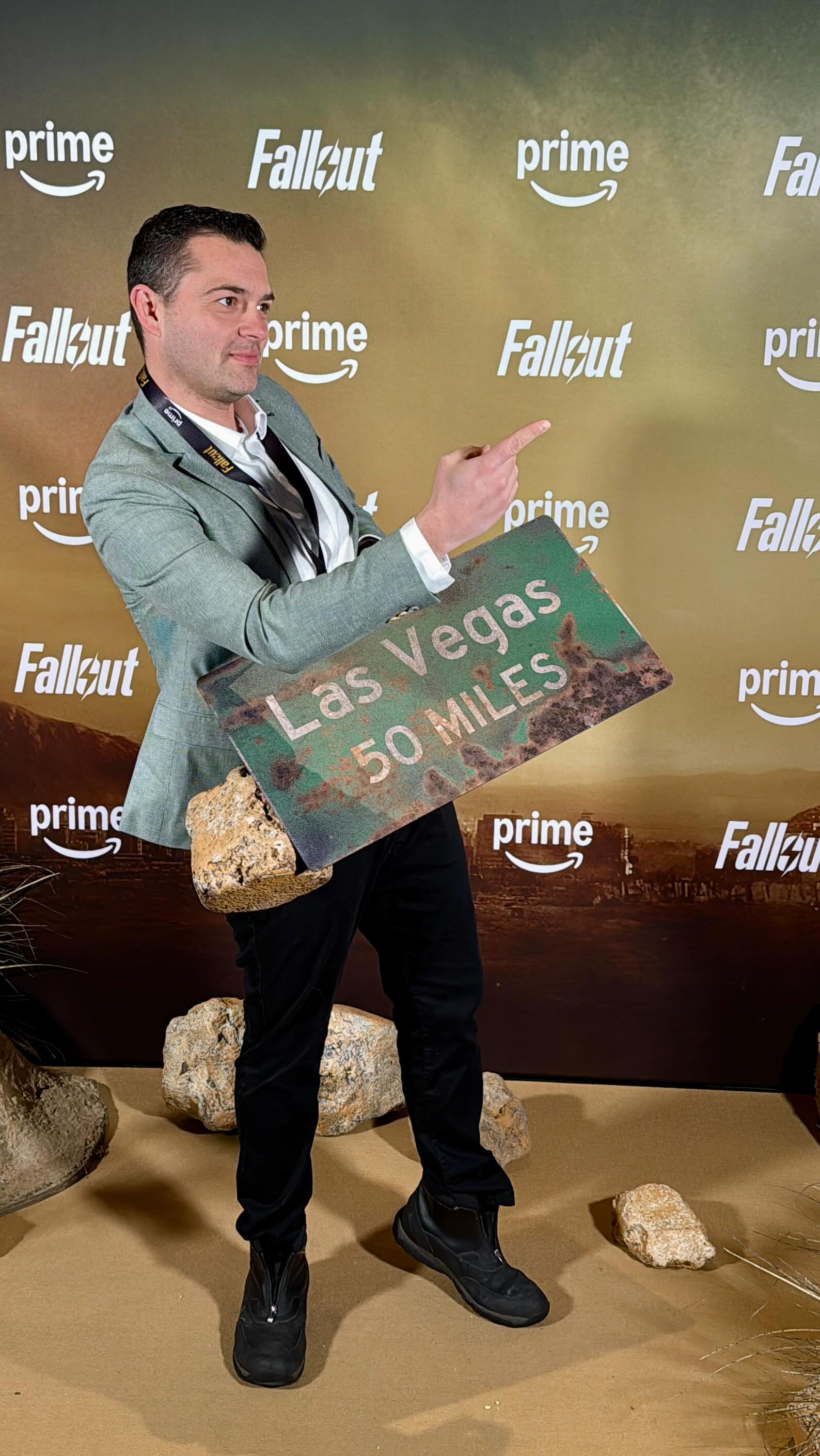 I emerged from my vault for the #toronto premiere of #fallout season 2! ☢️
Big thanks to @falloutonprime and @primevideoca I’m Vegas bound!
My review of the first two episodes of Fallout Season 2 coming soon via dappertux.com
Viva New Vegas! ♠️♥️♣️♦️🎲
#falloutonprime