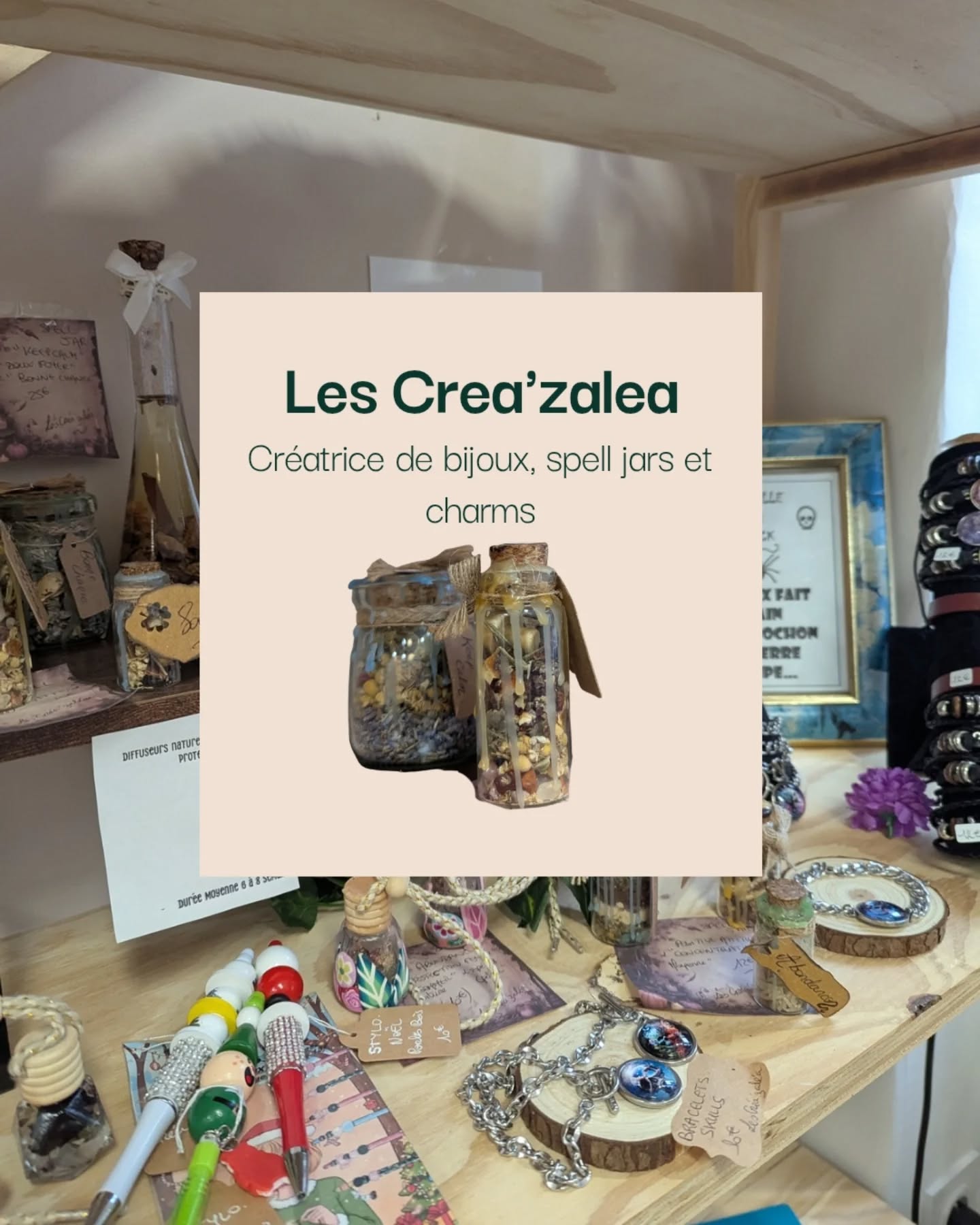 Découvrez @lescreaz.aleas à la boutique ! 🌟 Entrez dans un univers où la magie murmure et la fantaisie prend vie! Plongez dans un univers créatif où la féérie rencontre le style rock/ métal et le mystère. Chaque pièce est née de ses mains et de son âme singulière. 💫
Découvrez des bijoux en cabochon de verre loupé qui captent la lumière, des spell jars chargées d'intentions bienveillantes.
Retrouver là aussi lors d'ateliers de créations de bijoux personnalisés en janvier 😉
#creatricefrancaise #ArtisanCréateur #BoutiqueDeCréateurs #boutiquelocale #bijouxcreateur