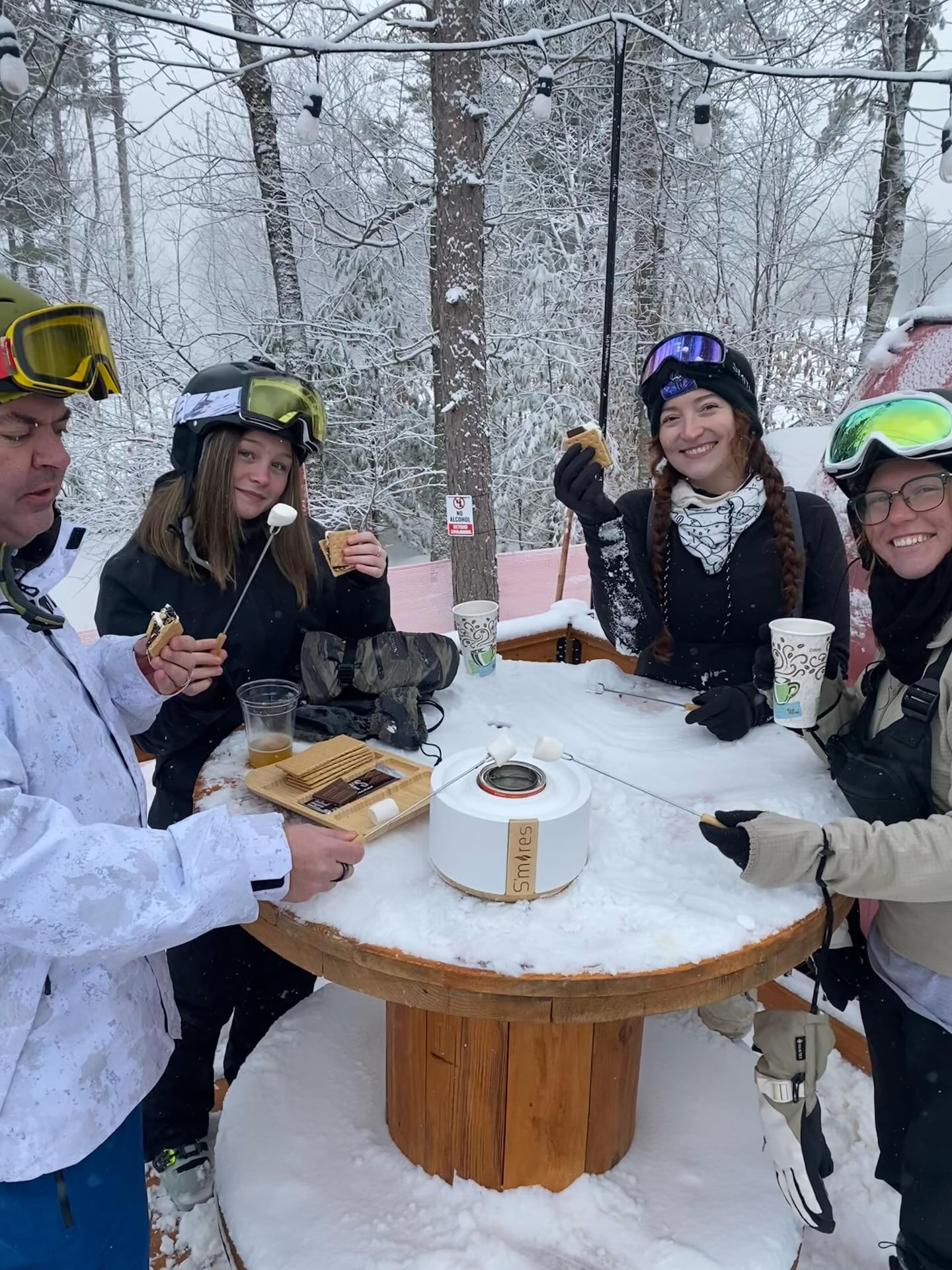 What is better then a ski day? A ski day where you can roast marshmallows on the top of the mountain! Come visit us and get a roast your own s’mores kit 🍫
#smoresbar #skiday #chocolate #mountaintop #airstreambar @skinewhampshire @visitnh @whatsnewinnh @skitheeast