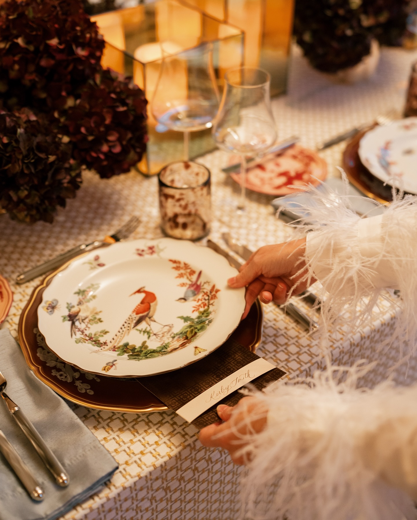 ✨Obviously the feathers had to make a cameo ✨
.
📸 @samanthajeanbecker
Tabletop @rambouilletrental and @cheers.chs