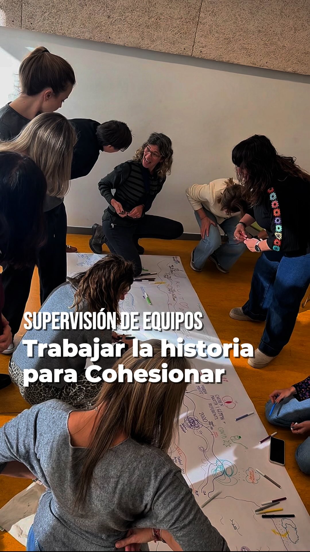 En los equipos no solo importa lo que se hace, sino quiénes lo hacen.
Por eso trabajamos la historia del equipo: las personas que han pasado, las que están, las dinámicas que se crearon y la filosofía que se ha ido construyendo con el tiempo.
📍Un grupo que recuerda su historia entiende mejor su presente y afronta mejor su futuro.
Este enfoque es clave para alinear a los equipos en formas de hacer y de ser, y si además se hace desde la distensión, no sólo permite conocer información importante, sino también construye relaciones.
Un placer trabajar para @fundsalcom y siempre a vuestra disposición.