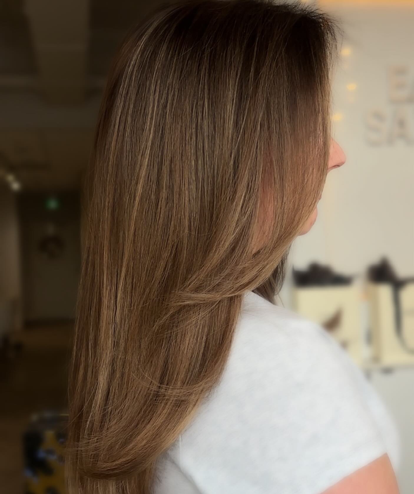 ✨Soft dimension, seamless blend ✨
This is what quiet luxury hair looks like.
Serayla added delicate ribbons of brightness to enhance movement and depth, nothing harsh, nothing overdone. Just perfectly placed dimension that catches the light and grows out effortlessly 🤍
If you want hair that looks richer, fuller, and elevated without obvious contrast, this is your sign.
📍 Created by hair artist Serayla
📆 Click that link in bio for reservations
#yqr #yqrhairstylist #yqrhairsalon