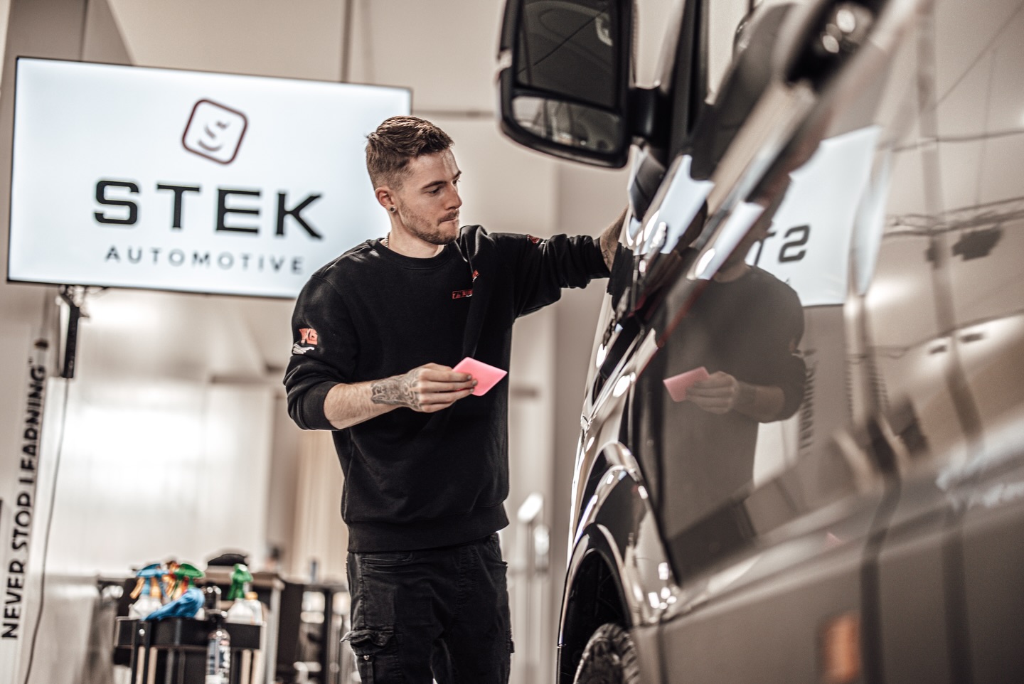 ❌Stay focused ❌
PPF Zertifizierungsschulung von @official.stek
Hier ein kleiner Einblick hinter die Kulissen von 3 Tagen Intensiv Schulung im Lackschutz Bereich
➖➖➖➖➖➖➖➖➖➖➖➖➖➖➖➖➖#stek #ppf #stekppf #carwrap #carwrapper #schulung #focused #carwraping