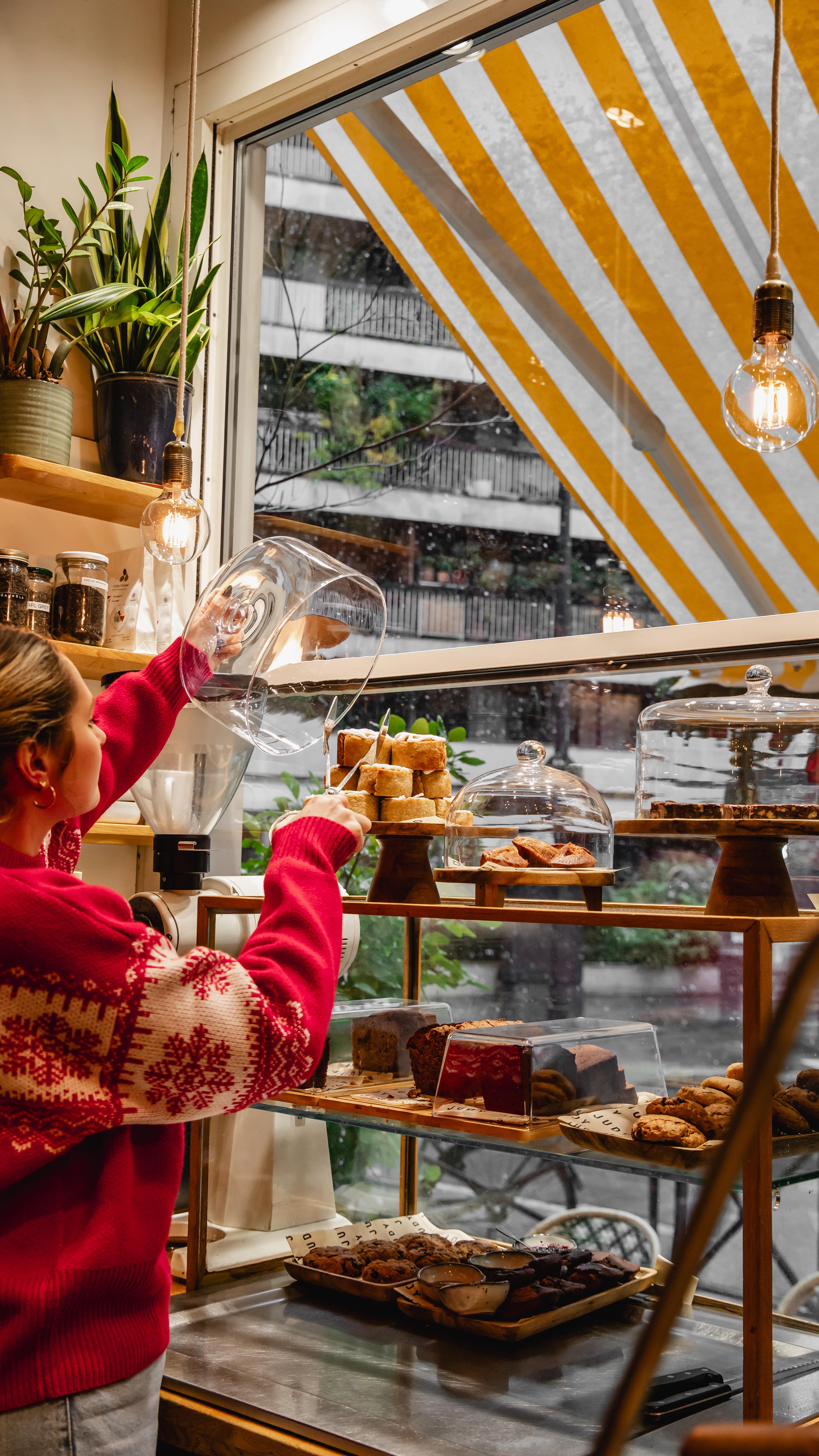 OUR ALMOND MILK 🤍
Dom vous dévoile la préparation de notre lait d’amande maison.
Une alternative végétale, bio et toute douce pour vos boissons. 🥛
📸 couverture @alicepages
#almondmilk #vegan #glutenfree #sansglutenparis #restauranthealthyparis1