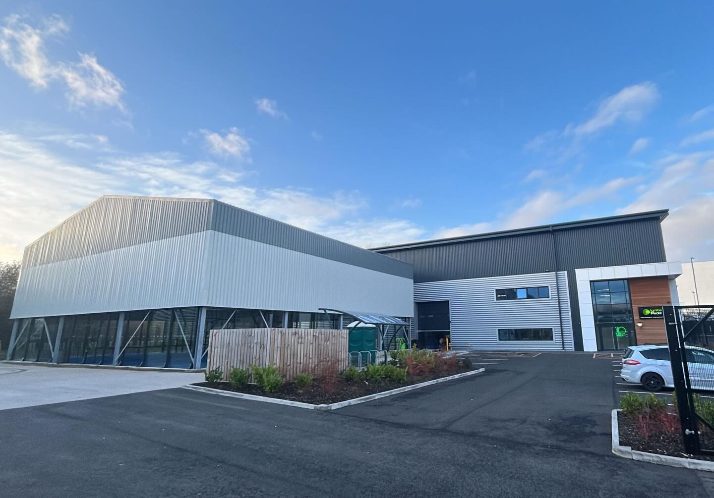 PHASE 2 - COMPLETE 🚀
Ignite Padel Cheshire Oaks now has 7 completely covered courts.
We are always looking for ways to improve and create the best experience at Ignite Padel, across all our sites! 🎾
You can expect to see all of our courts being covered in the near future! 👀