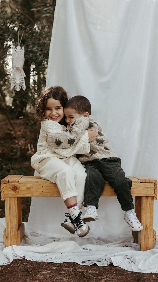 Última oportunitat per fer-te fotos de Nadal amb nosaltres 🌲✨
Queden 4 forats aquest cap de setmana! 💫 I podeu tenir fotos així de boniques amb la teva familia.
#fotografiafamilar #nadal2025 #fotosdenadal