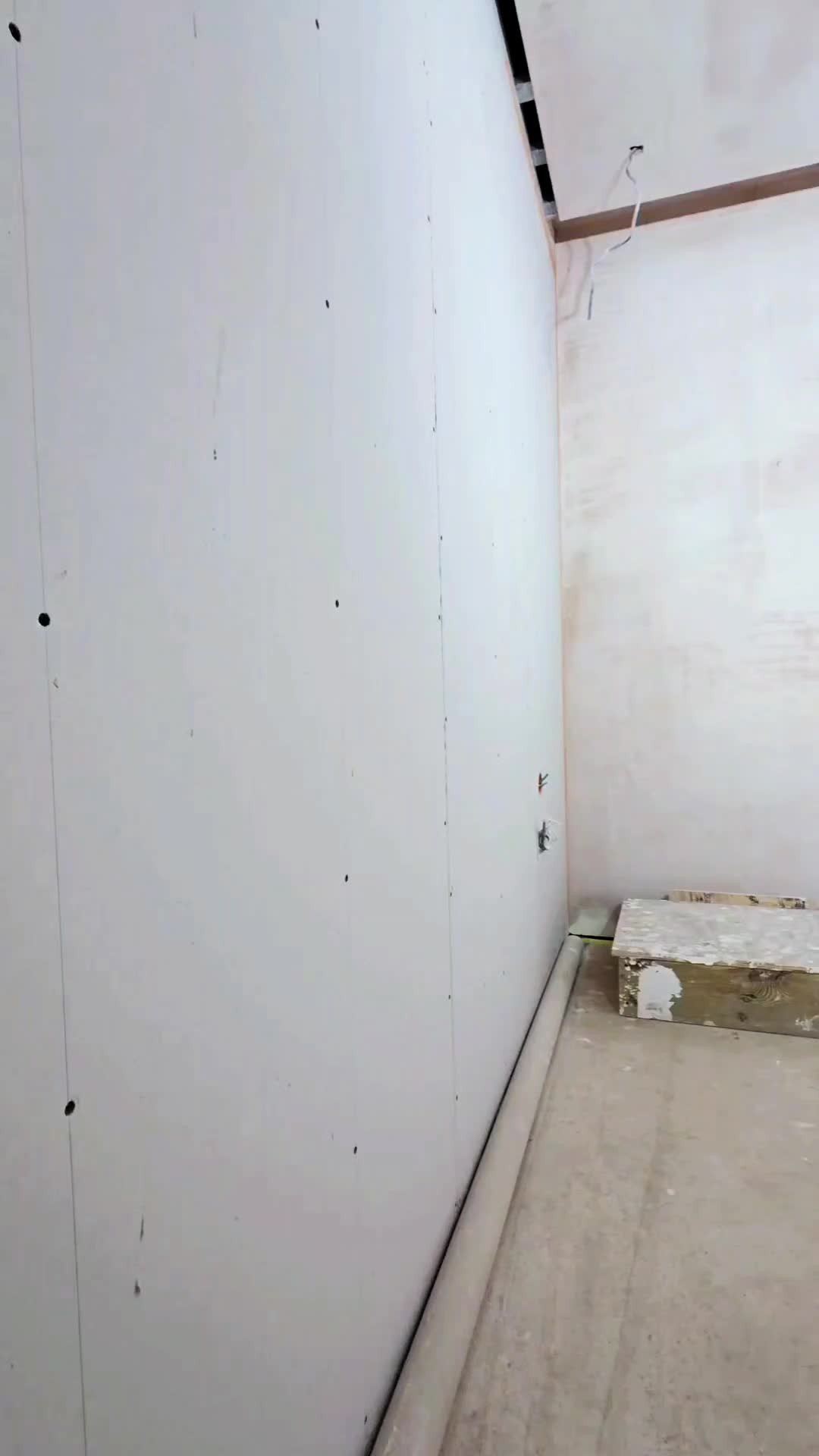 Before & After ✨️ 🏛
⬜️ White Matt Finish ⬜️
#interiordecor #luxurylifestyle #home #MattFinish #white #lime #bespoke #mattfinishing #surfacedesigner #stucco #venetianplaster #LuxuryHomes #novacolor #interiordesign #decorative #PremiumQualityProducts #london #marmorino #kensington