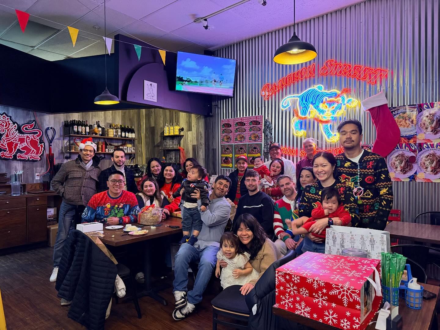 Thank you for a wonderful celebration at BANGKOK STREET 🥰🎉🎊🎁🎄