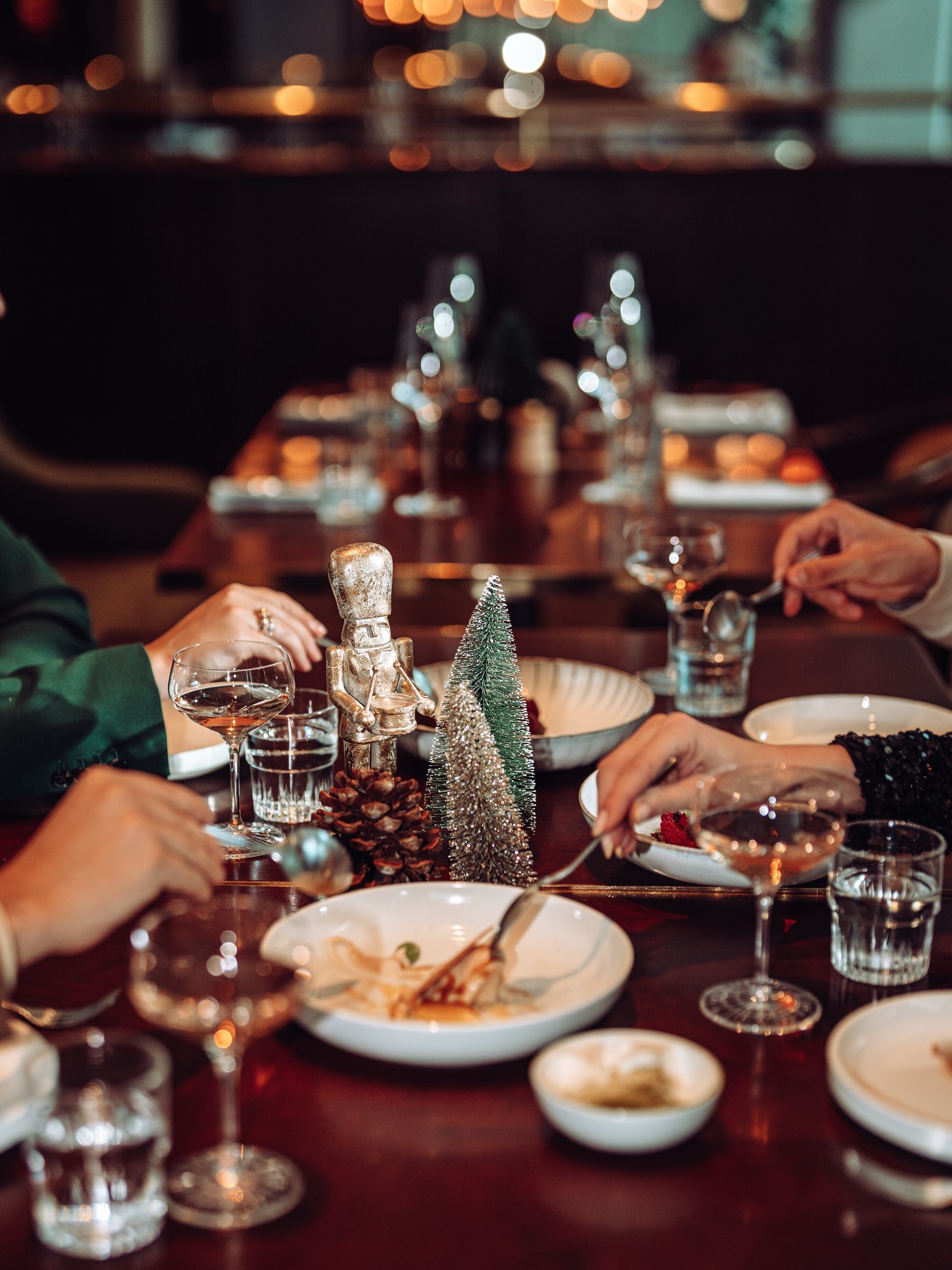 Experience the magic of the festive season at Eugen21! ✨ Indulge in a cozy atmosphere, exquisite dishes, and warm hospitality that make every dinner unforgettable. Whether you’re celebrating with friends, family, or colleagues, Eugen21 is the perfect place to savor the flavors of the holidays.
#festiveseason #eugen21 #unforgatable