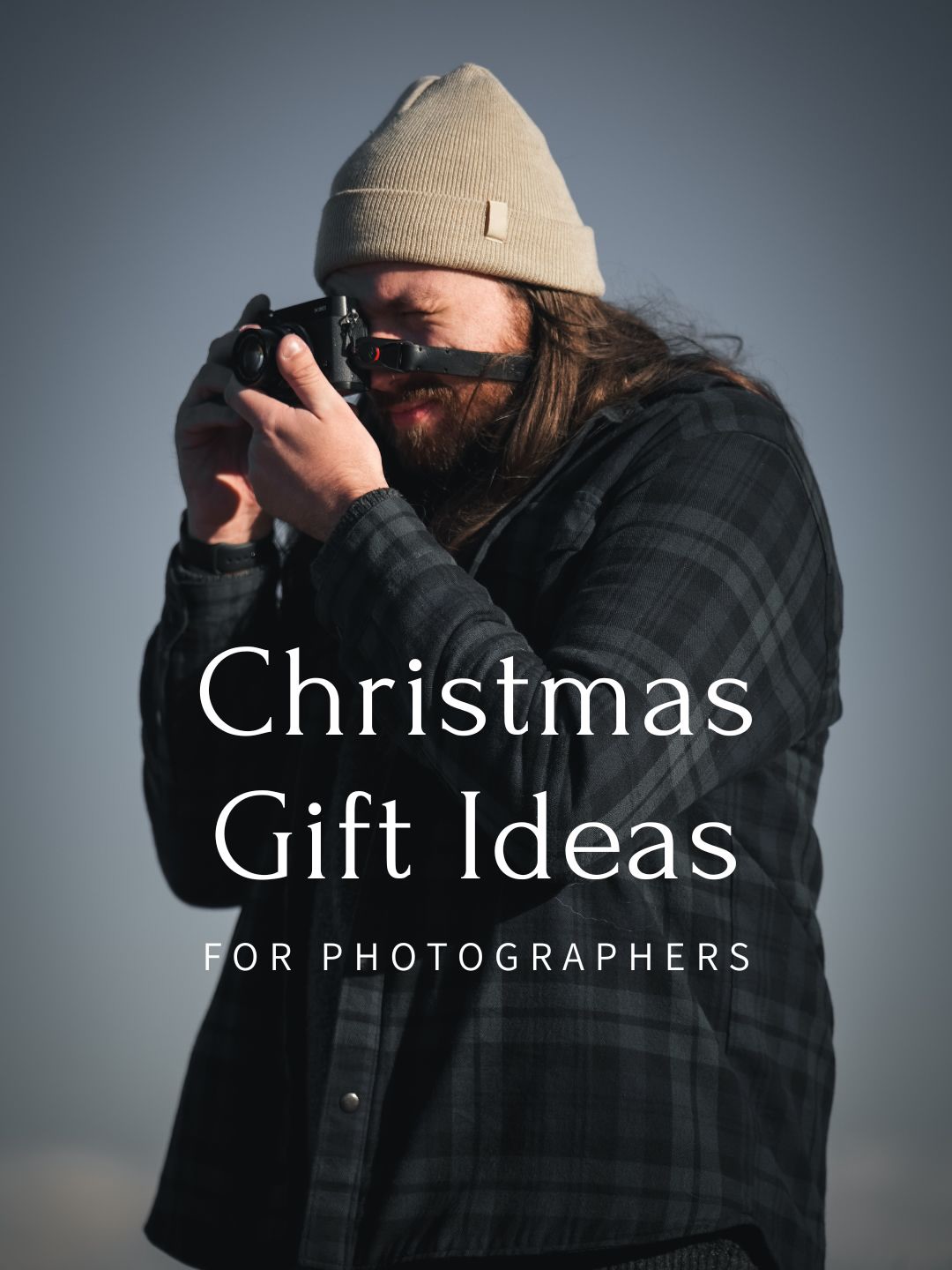 Christmas gift ideas for those hard to buy for photographers! Great stocking fillers! Save this for later! 📸😉🎄
