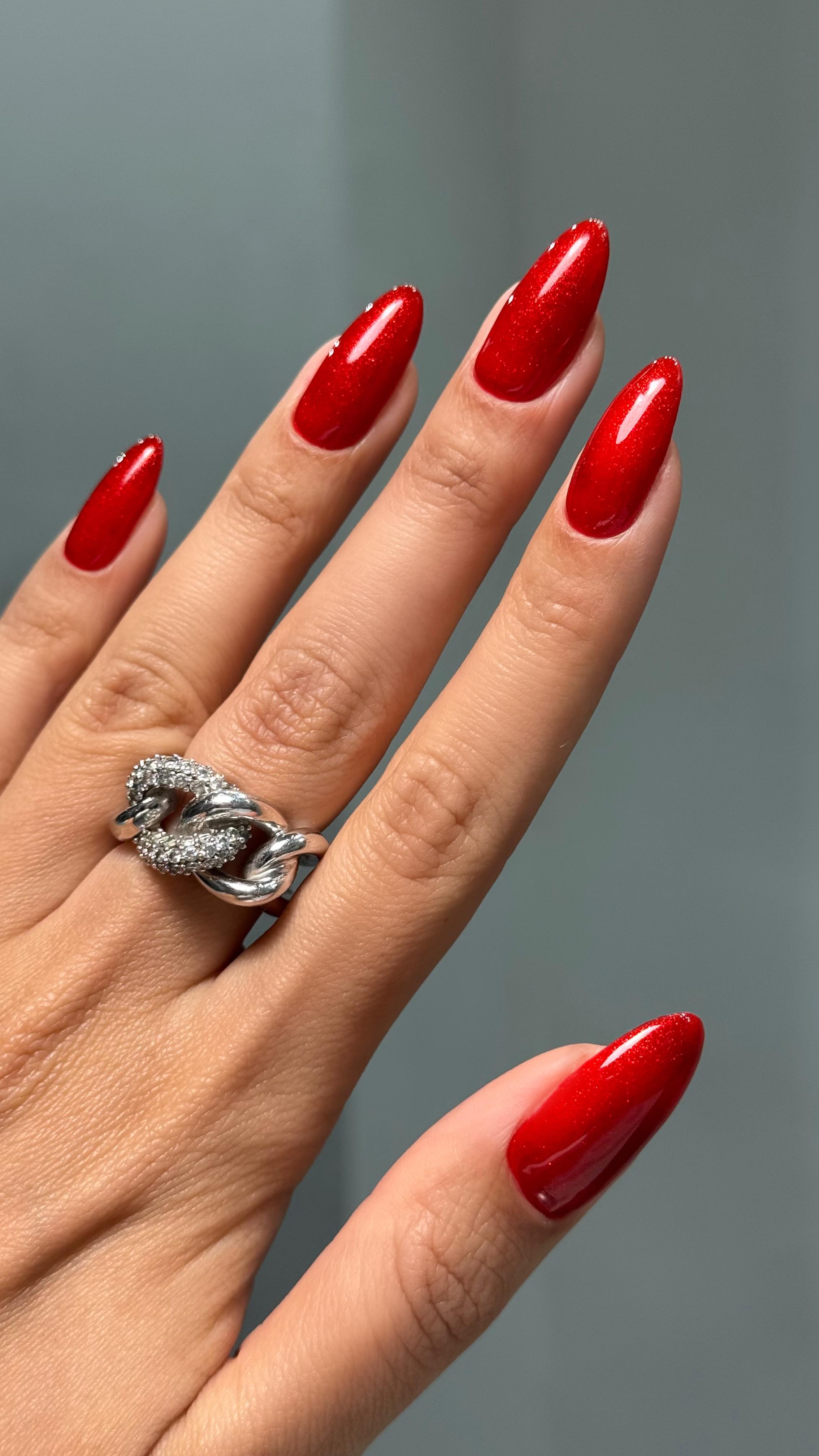 Perfect Christmas nails ❤️✨
Colour: Saga Glow Cat 2
Senior Nail Tech: Khrystyna