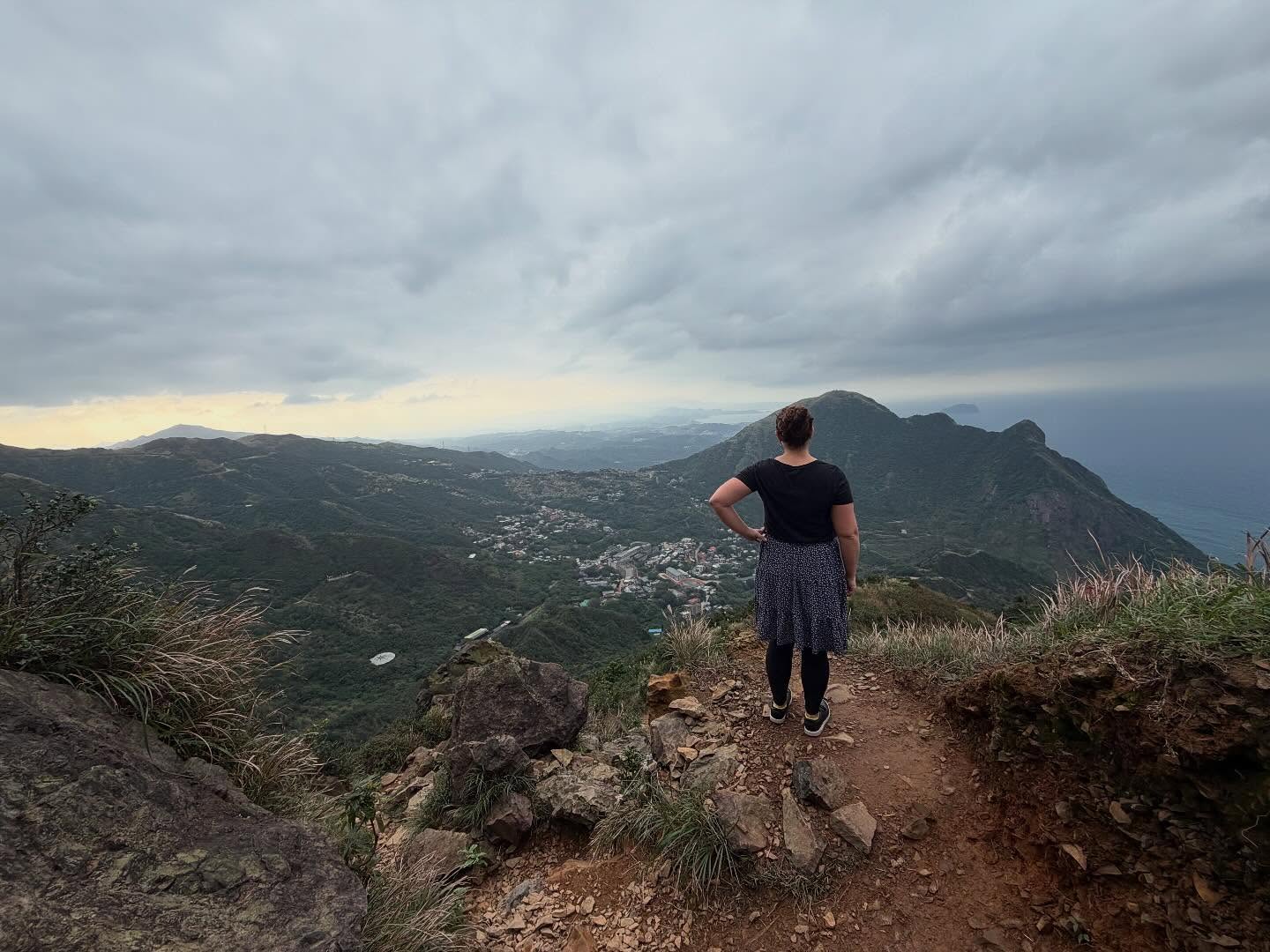 First day in Taipei 🇹🇼 Climbed 🫖⛰️and determined to spread light every chance I have. I took one of those character trait quizzes not too long ago and it said one of my primary character traits is zest 🍋It took a lot of learning and self love to get back to this place that I know I was at as a kid and I’m pumped to be back. 🍊I truly believe that I am so lucky to get to play and teach around the world while still playing in NYC and every opportunity to do all of these things I am insanely grateful for. And I want nothing more than to share that love and excitement with all of you! Everyday truly is a gift and all we can do is learn from yesterday and try and grow instead of dwell. And on that note, time to practice! 🎺
•
#musicianlife #letsdothis #letsdothework #selfgrowth #selflove #onwardsandupwards #spreadlight #musicianlife #katesonthemove #travelingmusician