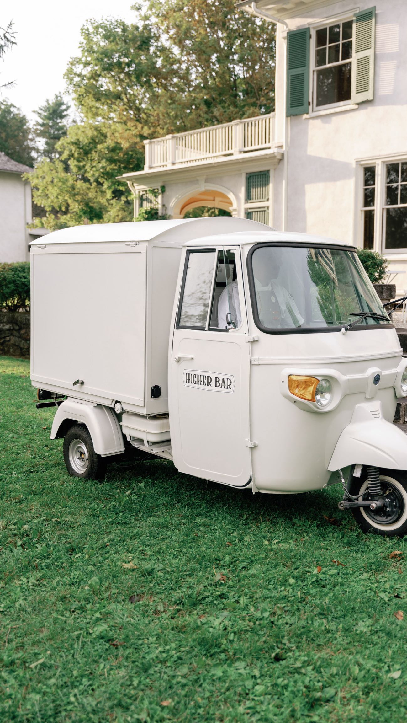 And she's off!
Here's a fun action sequence showing how our Piaggio Ape tap truck transitions from cocktail hour to the reception. π₯
Even after years of working with it, it is still so much fun to see on the move!
venue: @chesterwoodweddings
tent: @mahaiwetent
-----
Mobile bar. Mobile bartender. Berkshire weddings. Outdoor event. Stockbridge wedding. New England wedding. Picturesque. Tap truck. Unique bar service.