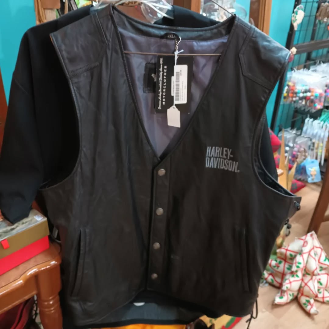 Lots of unique gifts, stuffers, decor and more! Open until 5pm! 45 S Main St Red Lion, PA 17356!
Tues 12-6
Wed & Thurs 10-5
Fri 9-4
Sat 10-3
Sun 12-4