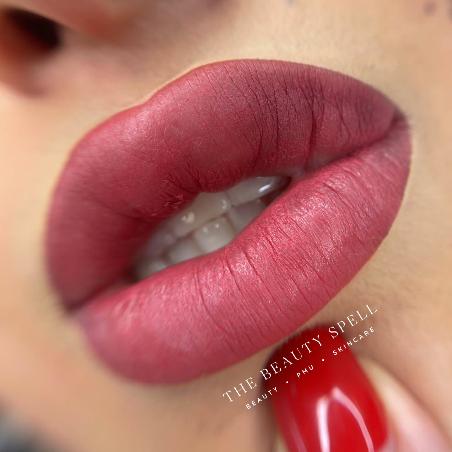 Natural Russian lips💋 #nofilter
Boek jouw Lip Blush PMU en ervaar het verschil✨
Met dank aan de kennis van @deryarodziak.trainer ❤️
---
#lipblushpmu
#russianlips
#naturallips
#pmulips
#pmuartist
#groningenbeauty
#thebeautyspell
#lipswithoutfiller
#softglam
#beautyritual
#selfcare
#pmugroningen
#thebeautyspell
#thebeautyspellgroningen
#beautysalongroningen
#natuurlijke_lippen
#perfectelippen
#liplove