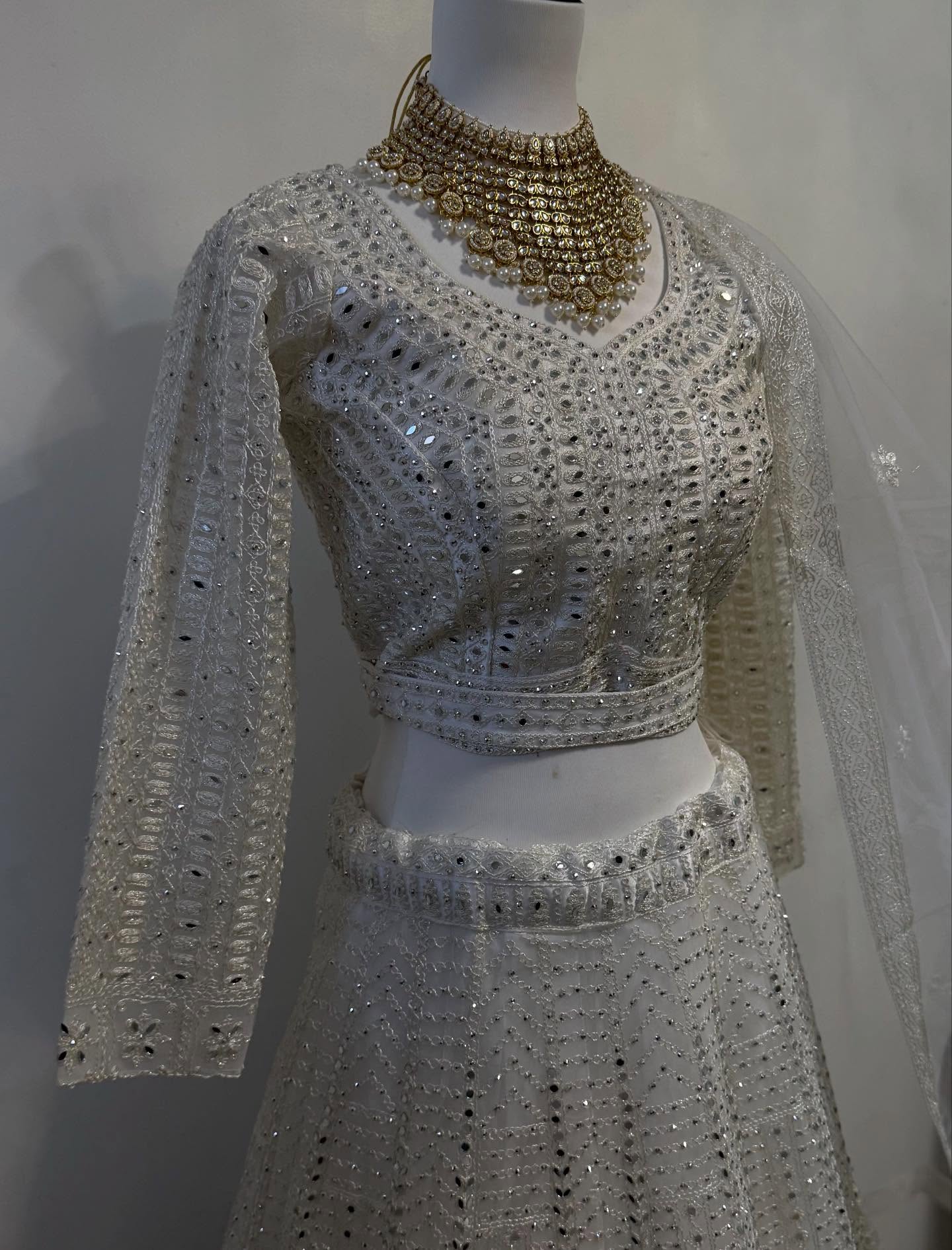 ✨AYSSU Lehenga 🤍
Order => desipalace.fr
#lehenga#bridallehenga#desilook#whitelehenga#2026