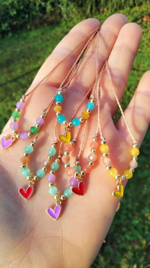 💜 Ces mignonneries viennent d'être créées ! 💛
🌈Des petits colliers plein de couleurs et de pep's, comme j'aime ! Pour vous donner plein d'énergie !
👉 Commentes ⭐ ou 💜 selon ta préférence !
#bijouxoriginaux #bijouxcolorés #bijouxfins