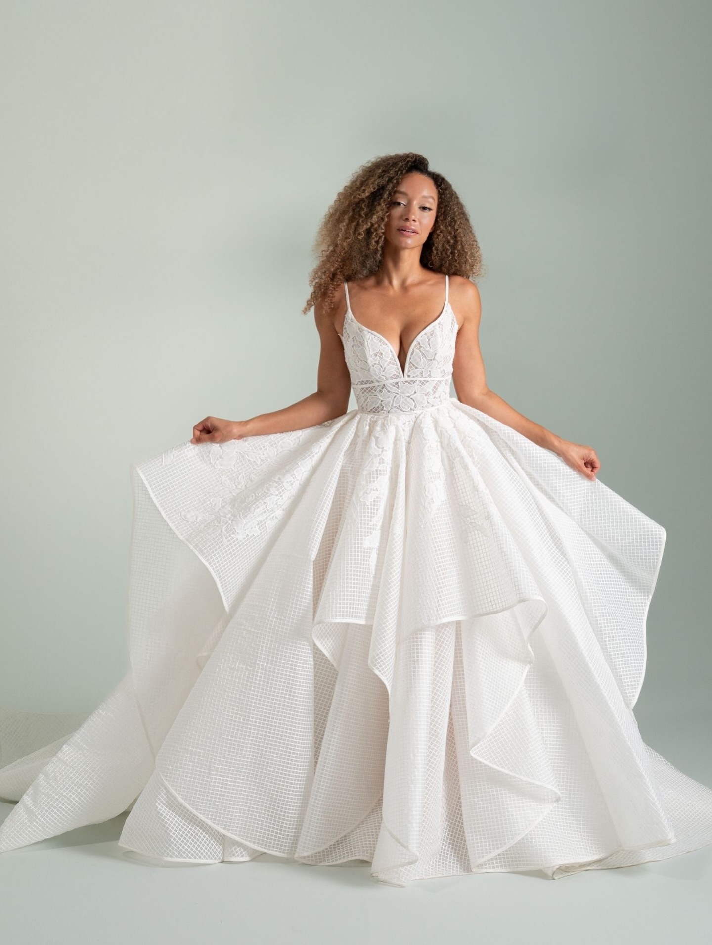 NEW @hayleypaigebride & she’s a true work of art✨
Romantic yet refined, soft yet structured. The floral details climbing through the bodice paired with that full ballgown silhouette feel intentional, timeless, and quietly powerful. This is one of those gowns that just stays with you.
Try her on at @senoiabridal 🤍
#senoiabridal #senoiabridalco #georgiabridalshop #atlantabride #southernbride #bridalstyle #weddingdressinspo #bridetobe2025 #ballgownweddingdress #couturebride #bridalgowninspo #georgiaweddings #bridetrends2025 #shoplocalbridal #thebridalexperience #sayyestothedress