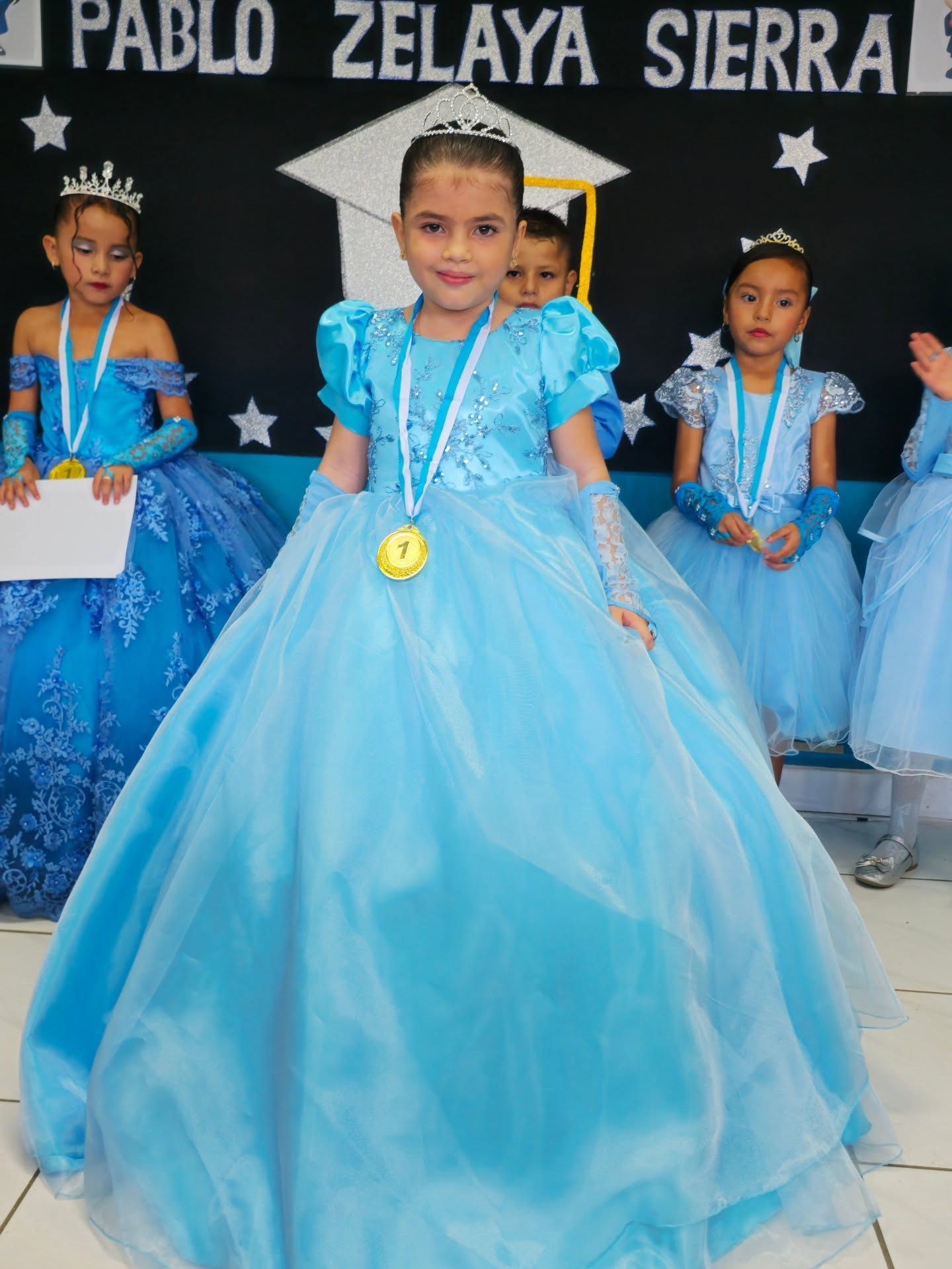 This past November 26th we honored the growth, resilience, and brilliance of our preschool graduates.
Their journey is just beginning and the future already looks brighter.
🎓✨ Congratulations to our now first graders 🤓🙌🏻 #SanPedroSula #SPS #Honduras #Preschool #School #Education #Graduation #TrashDump #GarbageDump #LoveDoes 🙂