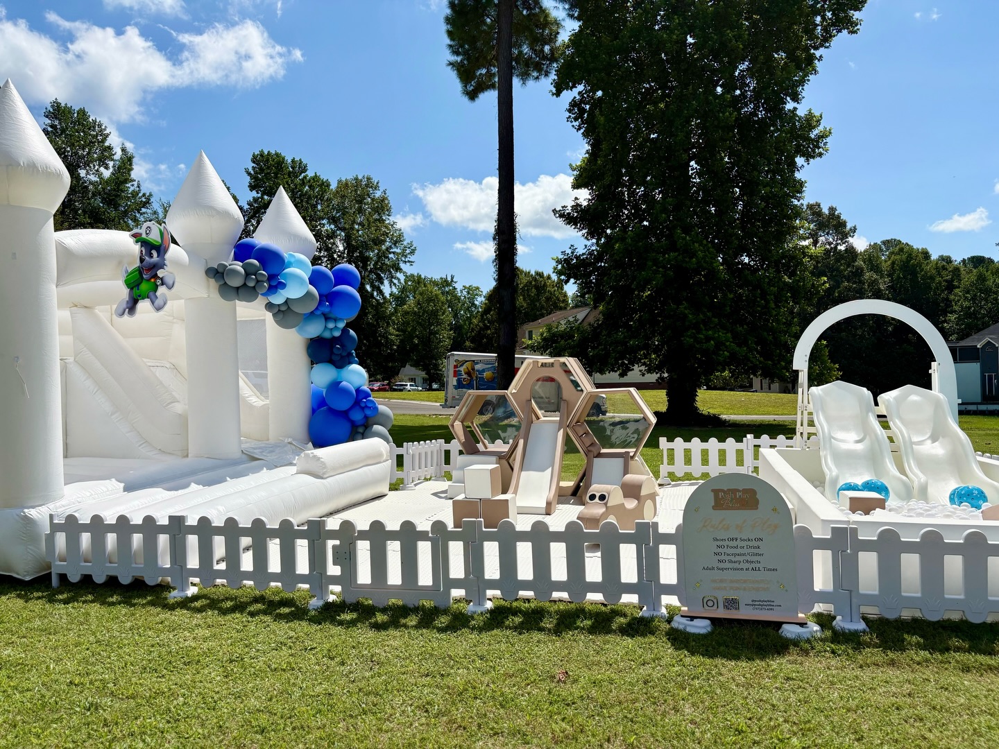 Let Posh Play transform your backyard into your little one’s dream birthday party ✨
Planning & Design @byloveevents
Photography @alexhines.co
Balloon installation and focal point execution @airyaccents_
Soft Play @poshplaybliss
Linen Rentals @Waterfordeventrentals
Branding & Signage @thedetail.collective
#bouncehouserentalvb #softplayvb #softplayrichmond