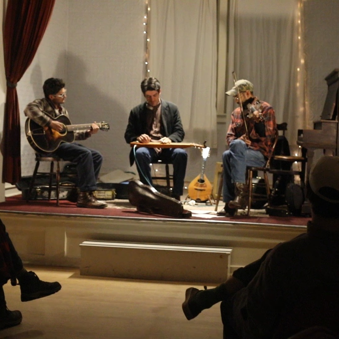 We had a ball in Montague a month ago. Many thanks to @mmmarcooo @sawstroke @montague_square_dance and everyone who came out to support us.
@elenapolicky_photography for the videography.
"Pack My Grip", from Alex Broussard who Recorded at Jay Millers studio in Crowley, Louisiana.