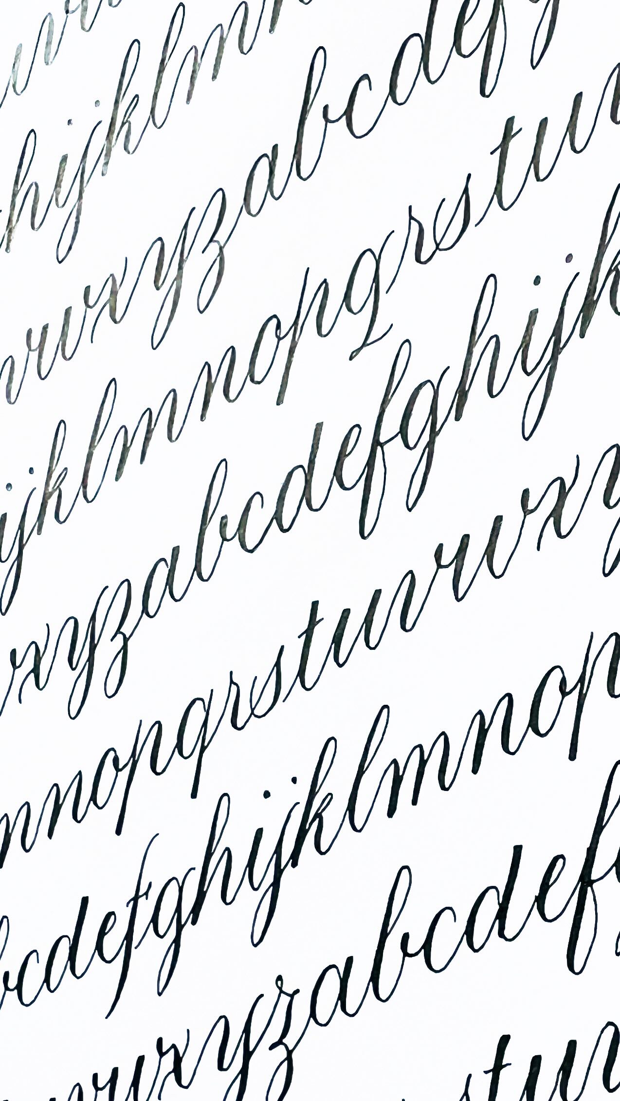 I found a calming hobby at a time when I needed it most.
A hobby that became a passion… and a passion that slowly turned into my work.
Did I lose the hobby along the way? Not quite, but I did lose the time for it.
Every now and then I manage to sit down, put on some soft background music and write just for me.
And in those quiet moments it calms me, grounds me, and charges me back up.
It’s proof that the simplest moments often hold the deepest peace.#calligraphymeditation
Ik vond ooit een rustgevende hobby op een moment dat ik er echt eentje nodig had.
Die hobby werd mijn passie… en die passie werd al snel mijn werk.
Ben ik nu mijn hobby kwijt? Niet echt, maar de tijd ervoor wel.
Heel soms lukt het me om even te gaan zitten, rustige muziek op te zetten en gewoon voor mezelf te kalligraferen. Het hoeft niet mooi, het hoeft niets te worden, het hoeft alleen maar voor mezelf te zijn.
En in die stille momenten brengt het me tot rust, haalt het me terug naar mezelf en laadt het mijn batterij weer op.
Geluk zit in kleine dingen 🥰
#copperplatescript #copperplatecalligraphy #calligraphyalphabet #calligraphyvideo #calligraphymasters #calligraphy #mindfulcalligraphy